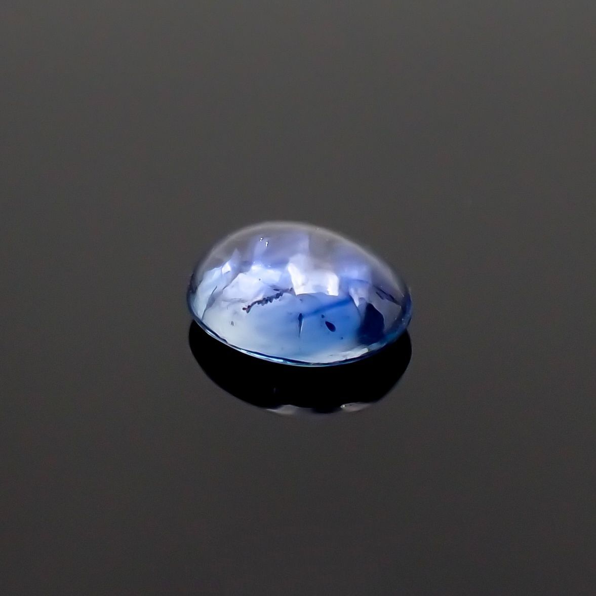サファイア(宝石名ブルー・サファイア)スリランカ/マダガスカル産 0.68ct 識別済[220918152]5.7x4.8mm前後