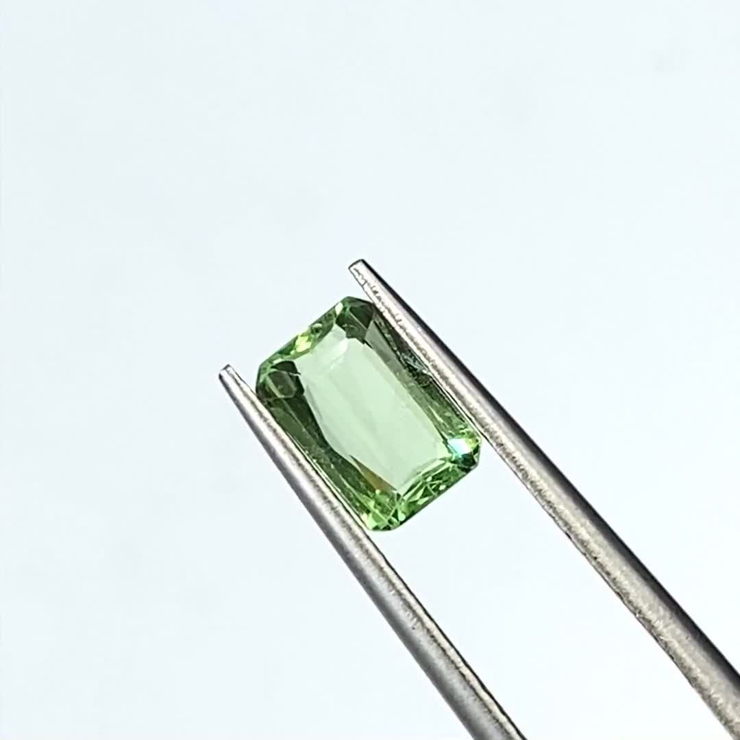 ミントガーネット(宝石名グリーン グロッシュラー・ガーネット
