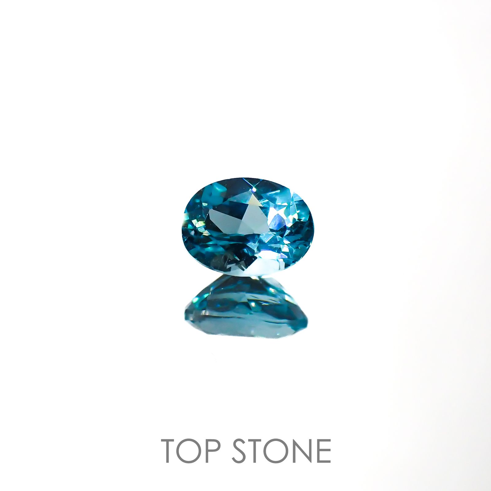 アパタイト(宝石名アパタイト)マダガスカル産 0.66ct 識別済[220616387]6.2x4.6mm前後