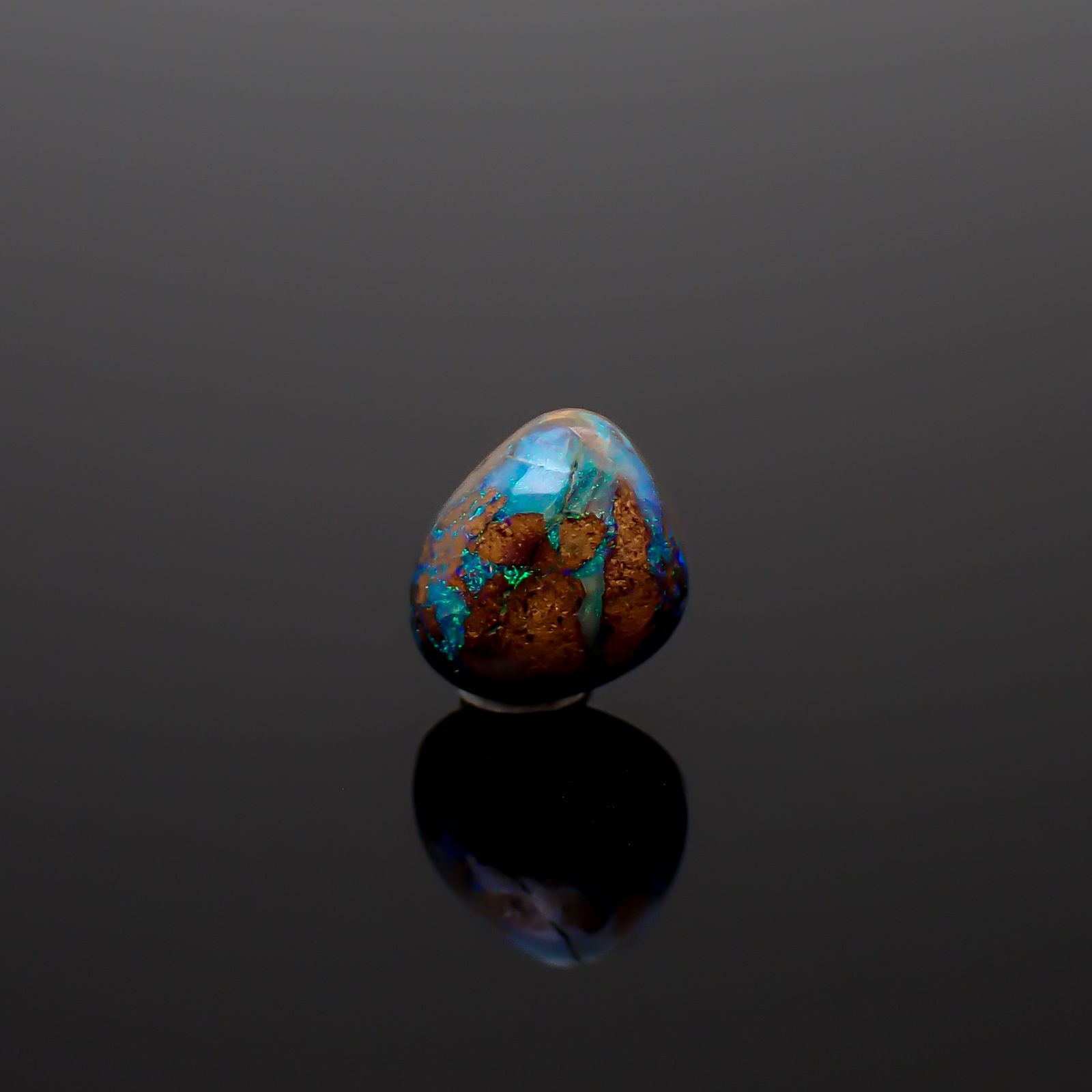 ボルダーオパール オーストラリア産 1.86ct / 7.7x6.9mm前後 [260933073]