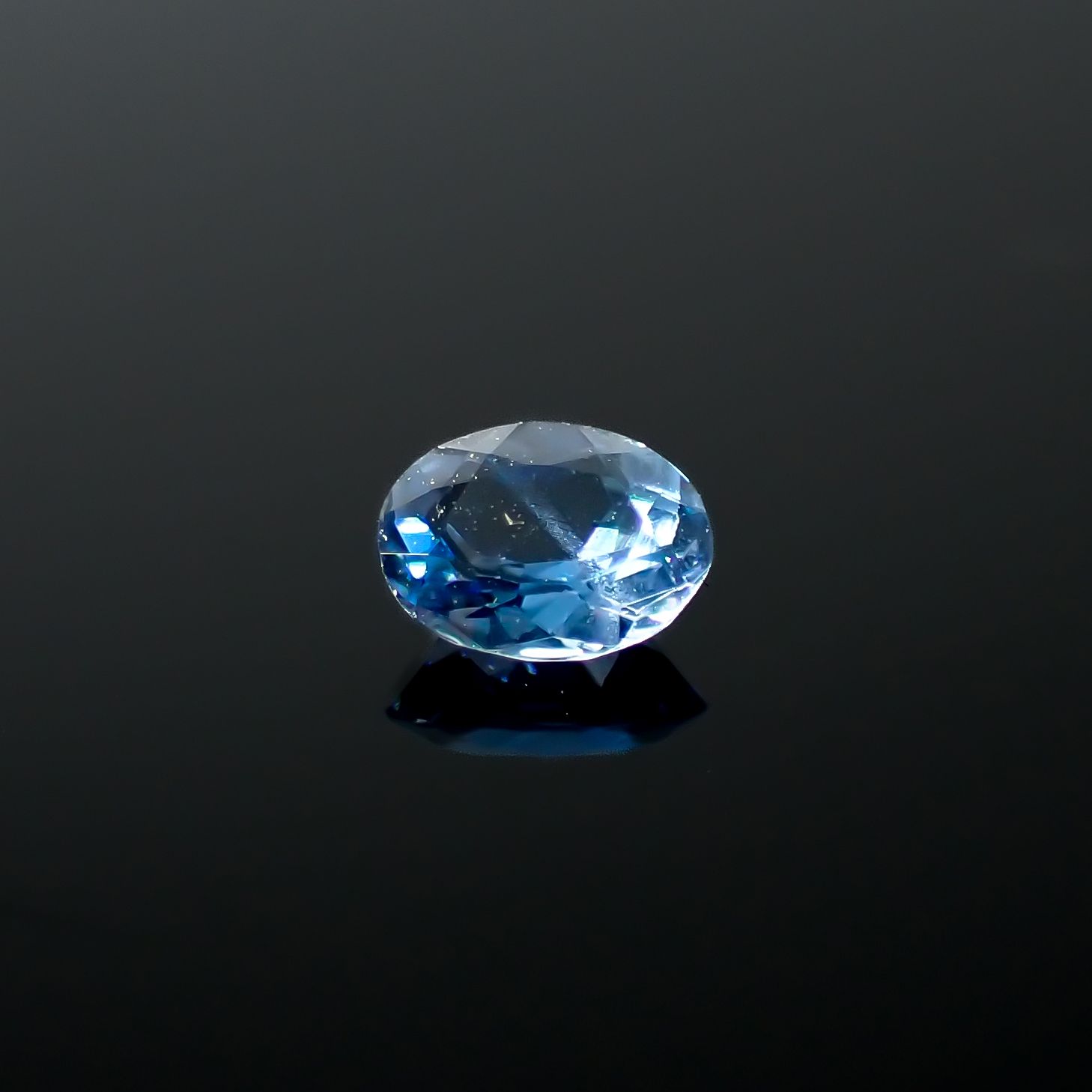 タトゥーアクアマリン ブラジル・ミナスジェライス州タトゥー鉱山産 0.11ct[240226064]3.6x2.8mm前後
