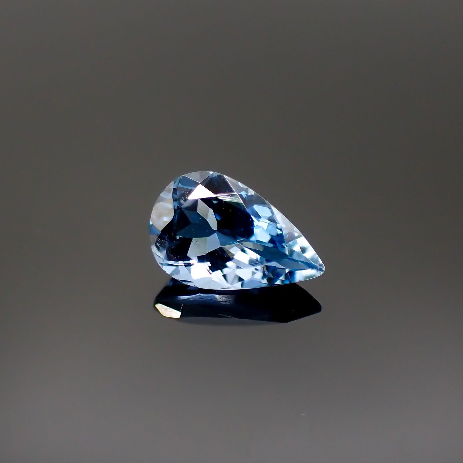 アクアマリン(宝石名アクアマリン)ナイジェリア産 0.74ct 識別済[220817382]8x5mm前後