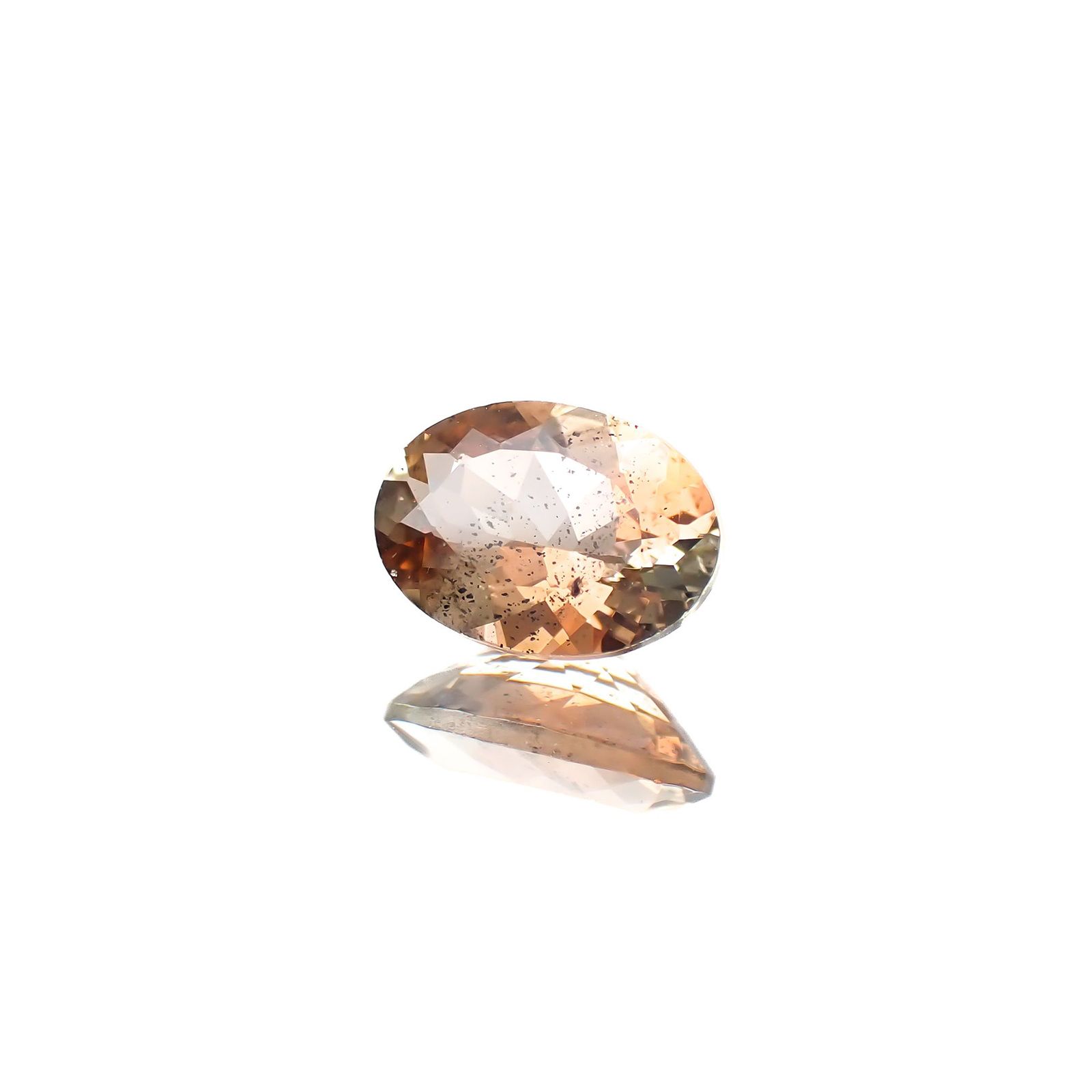 バイカラーアンダリュサイト(宝石名アンダリュサイト)スリランカ/マダガスカル産 0.74ct 識別済[220917583]7.1x5.1mm前後