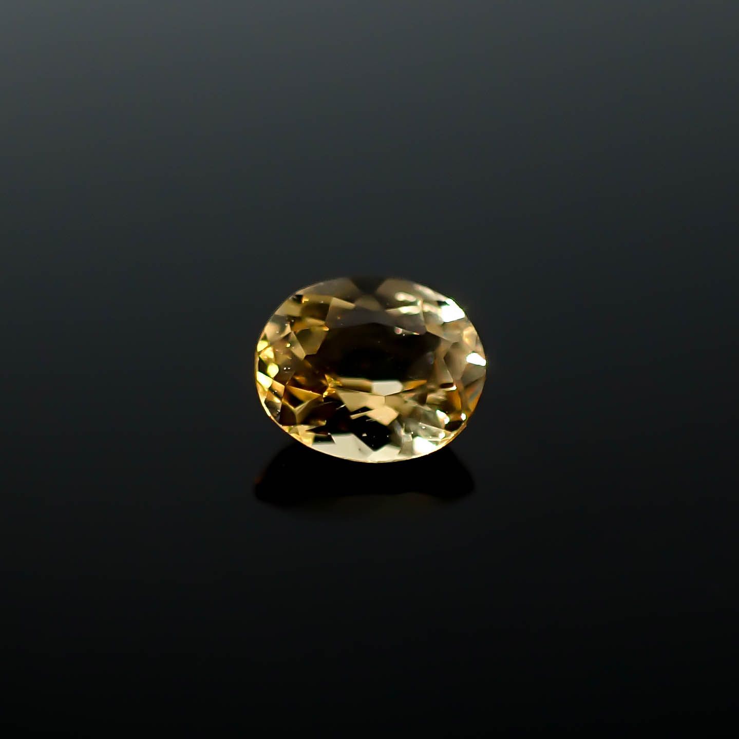 インペリアルトパーズ(宝石名トパーズ)ブラジル産 0.37ct / 4.8x4mm前後 [250630495]