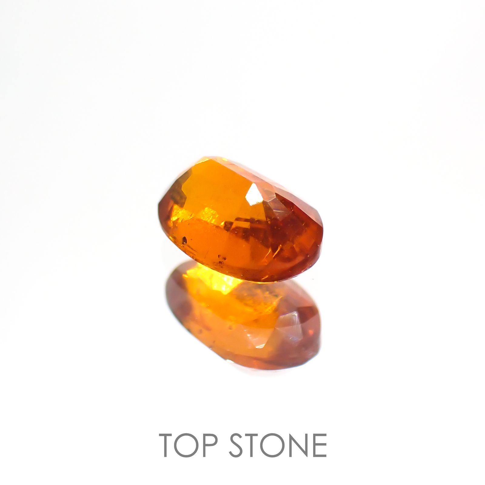 オレンジカイヤナイト(宝石名カイヤナイト) タンザニア産 0.68ct 識別済[210310580]6.2×4.1mm前後