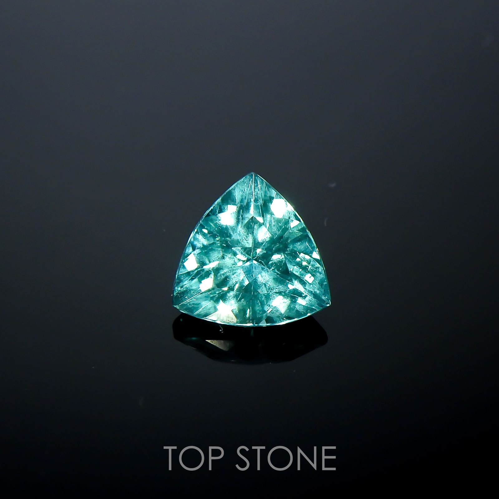 ブルーグリーンアパタイト(宝石名アパタイト)マダガスカル産 0.69ct 識別済[220515943]5.7x5.7mm前後