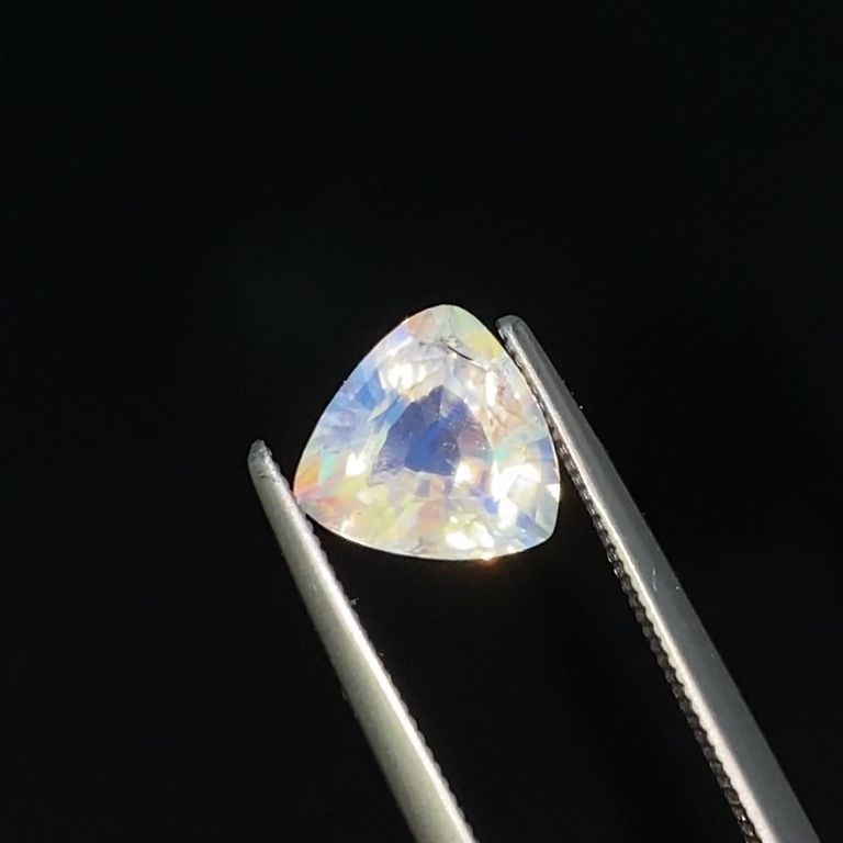 レインボームーンストーン マダガスカル産 1.50ct[240928965]7.7x7.7mm 