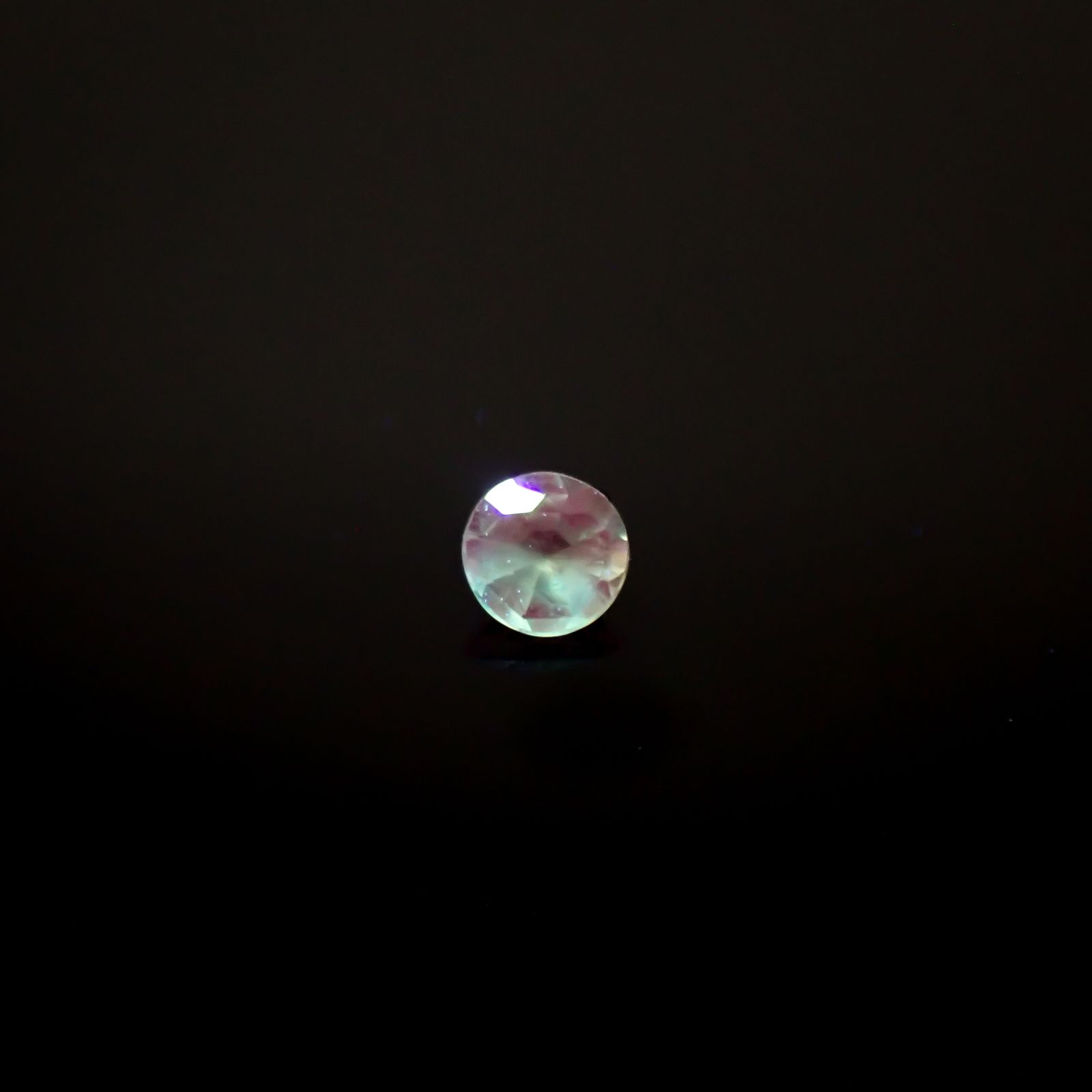 アレキサンドライトキャッツアイ ブラジル産/EmeraldMains社製 0.038ct[240527599]2.1x2.1mm前後
