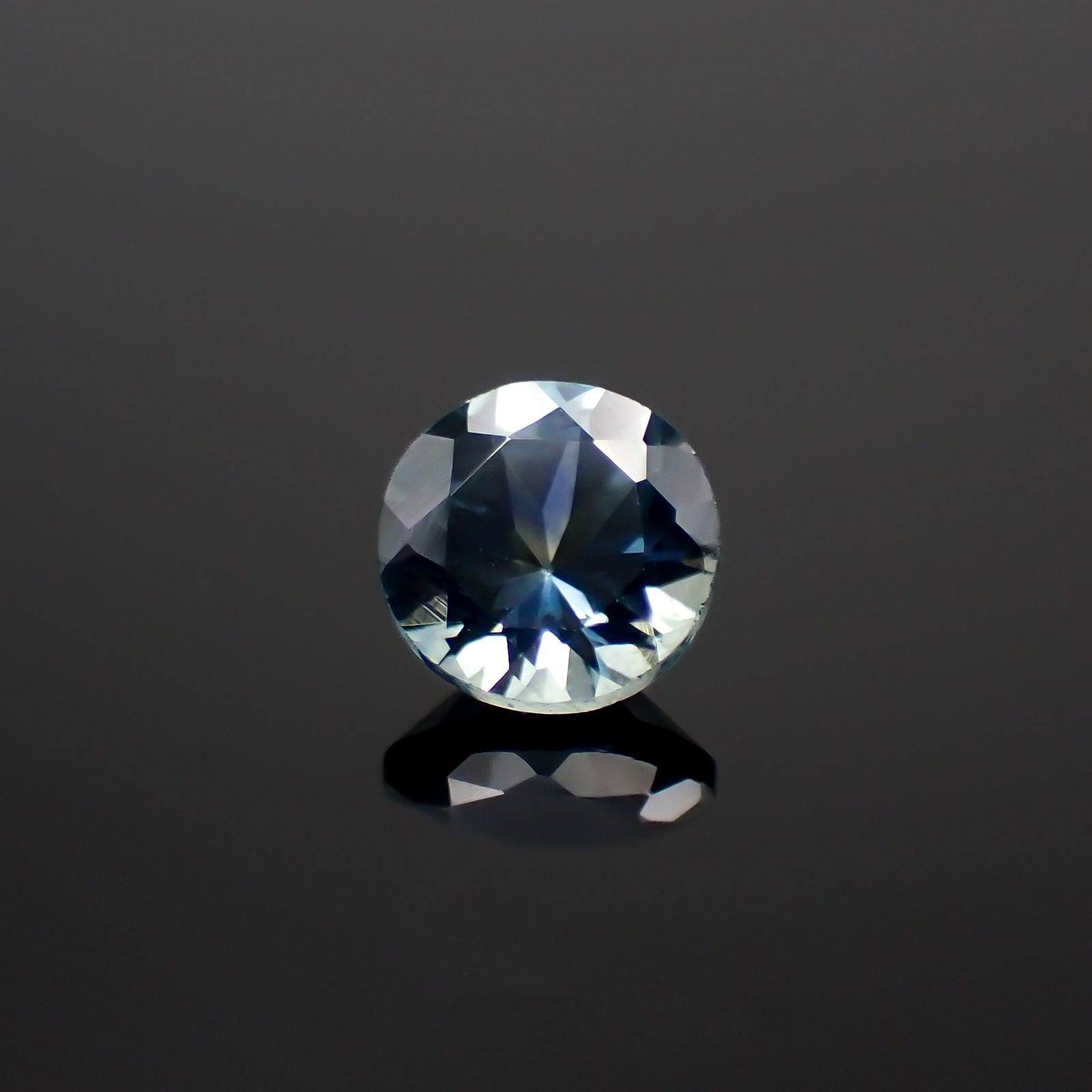 モンタナサファイア アメリカ・モンタナ州産 0.58ct[221219532]4.9x4.9mm前後