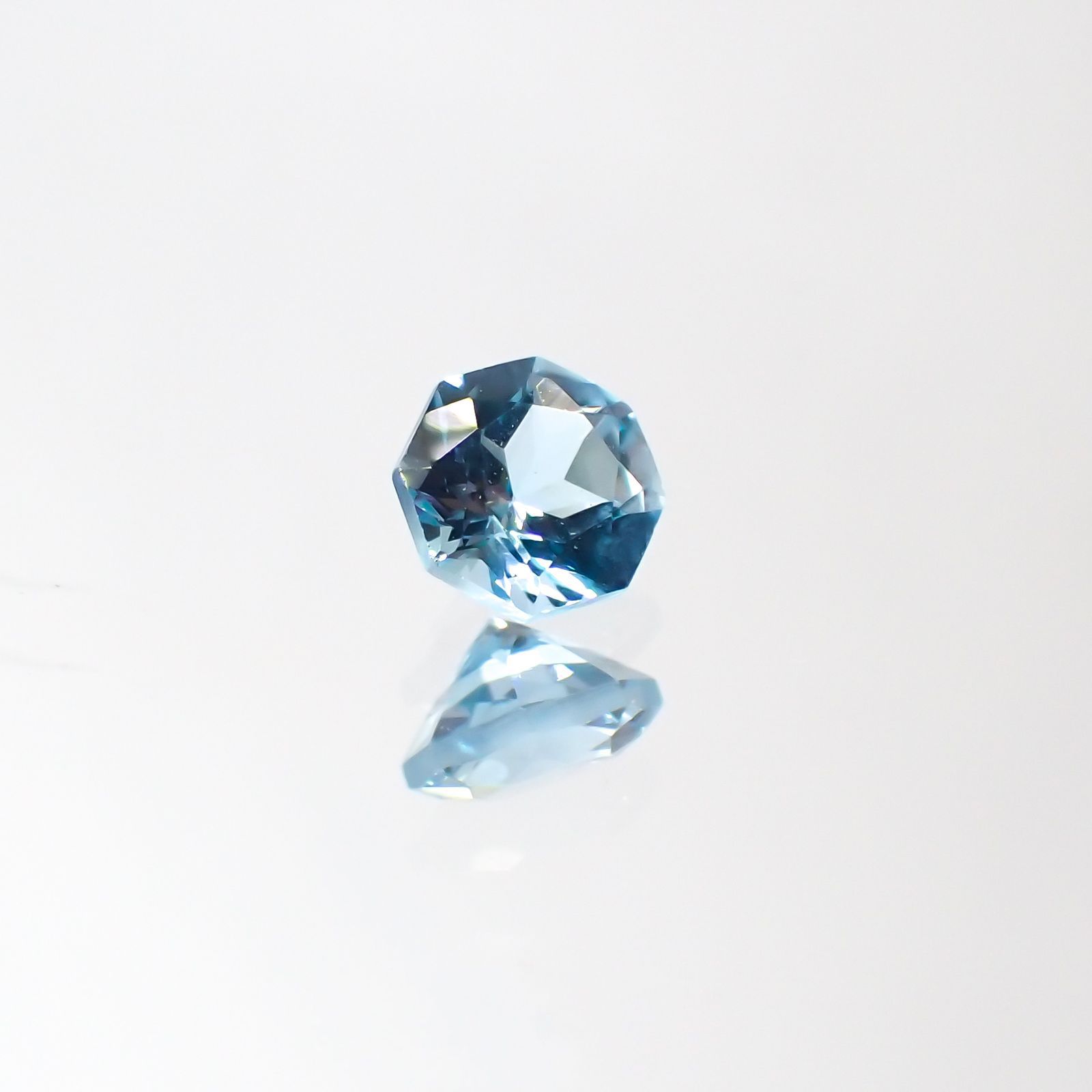 ◇オクタゴンカット◇スイスブルートパーズ(宝石名ブルー・トパーズ)ブラジル産 0.33ct 識別済[220113906]4x3.9mm前後