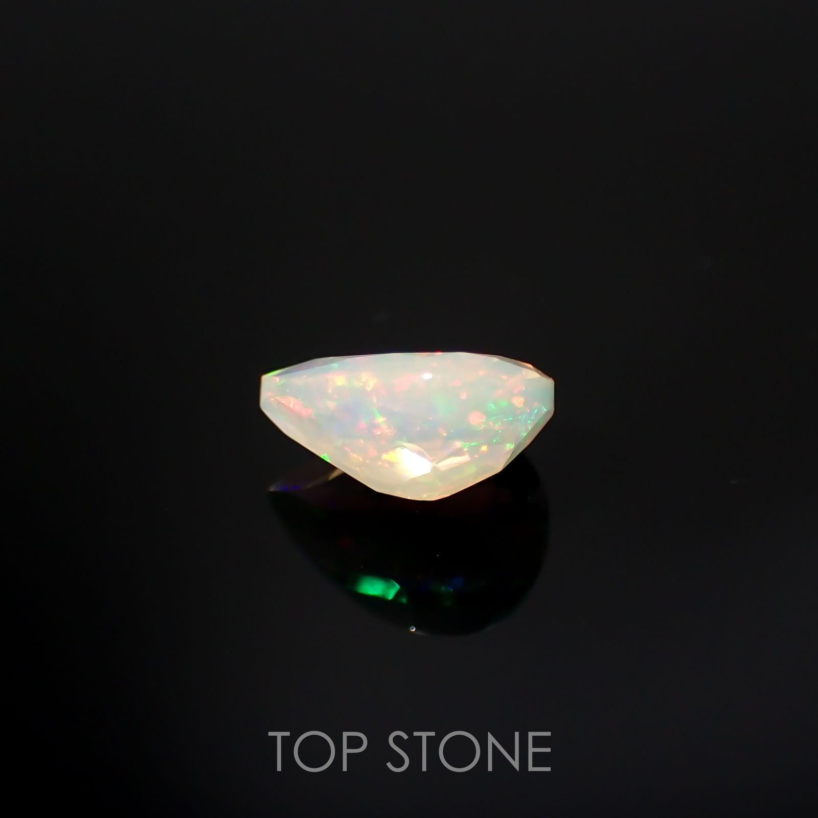 エチオピアオパール(宝石名オパール)エチオピア産 0.93ct 識別済[220114791]8.9x6.8mm前後