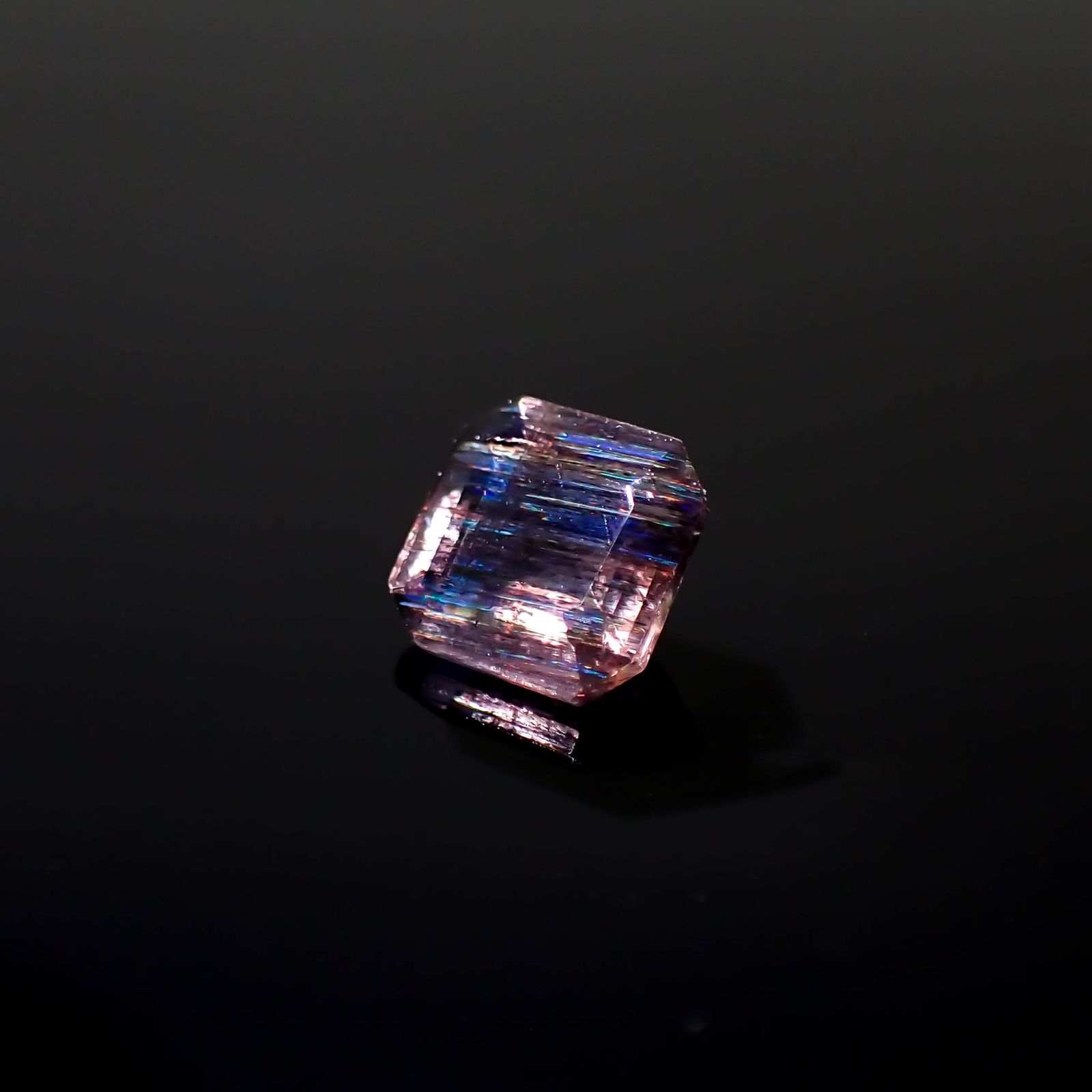 レインボースキャポライト ブラジル産 0.50ct[230320925]5x5mm前後