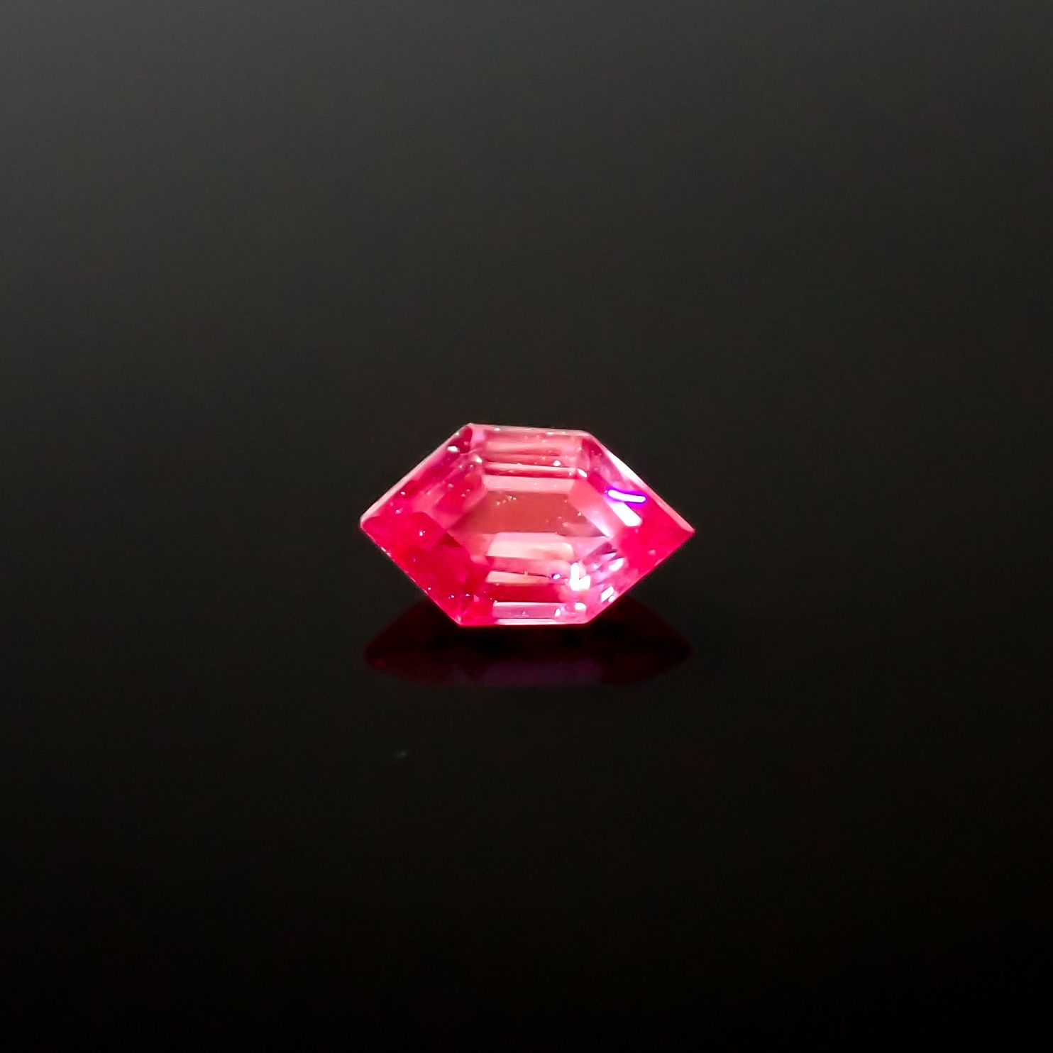 ◇カスタムカット◇ウィンザーサファイア タンザニア・ウィンザー産 0.21ct / 5x3.1mm前後 [260532145]