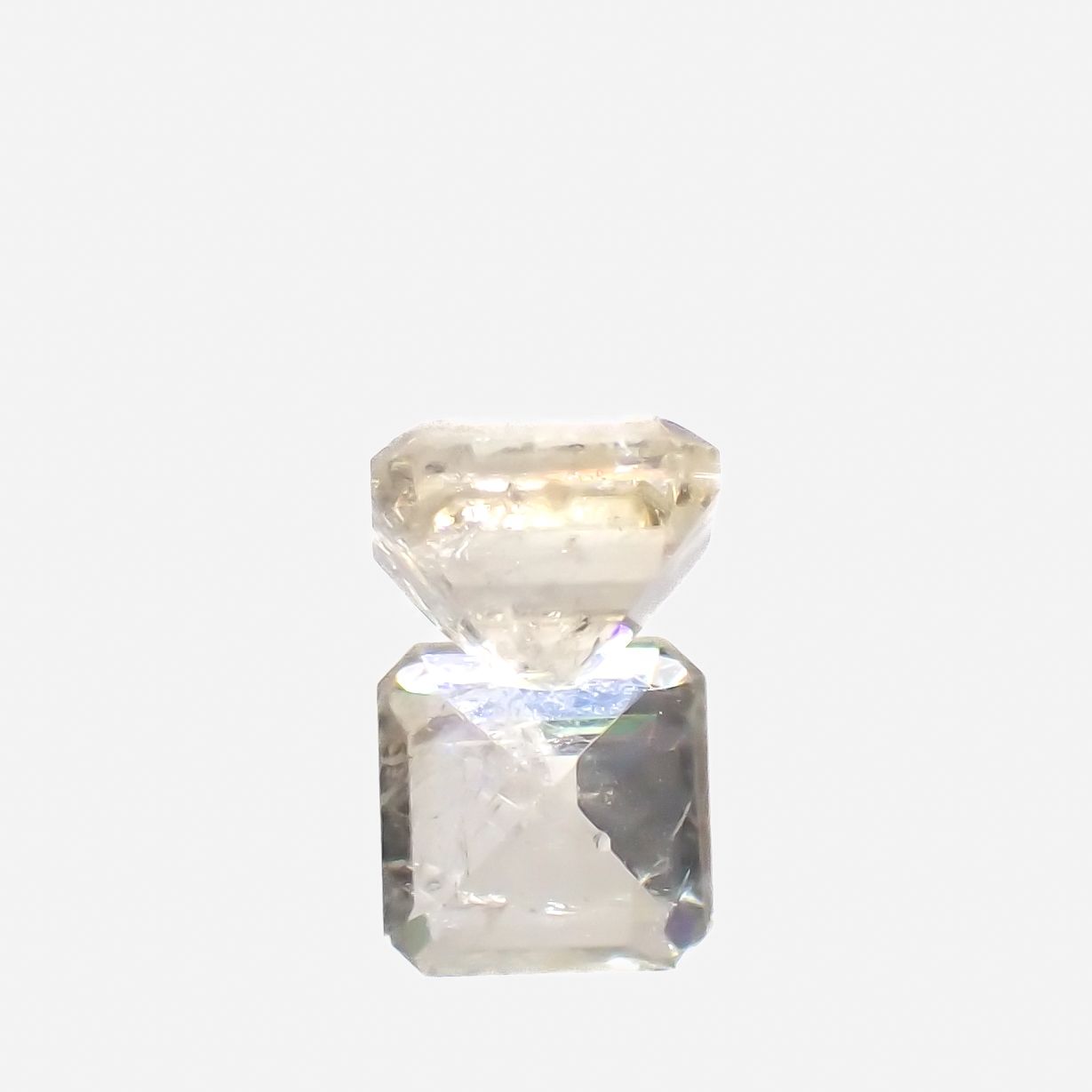 メライト(宝石名メライト)ハンガリー/ドイツ産 0.248ct ソ付(日独)[230823294]4.27x4.25mm前後