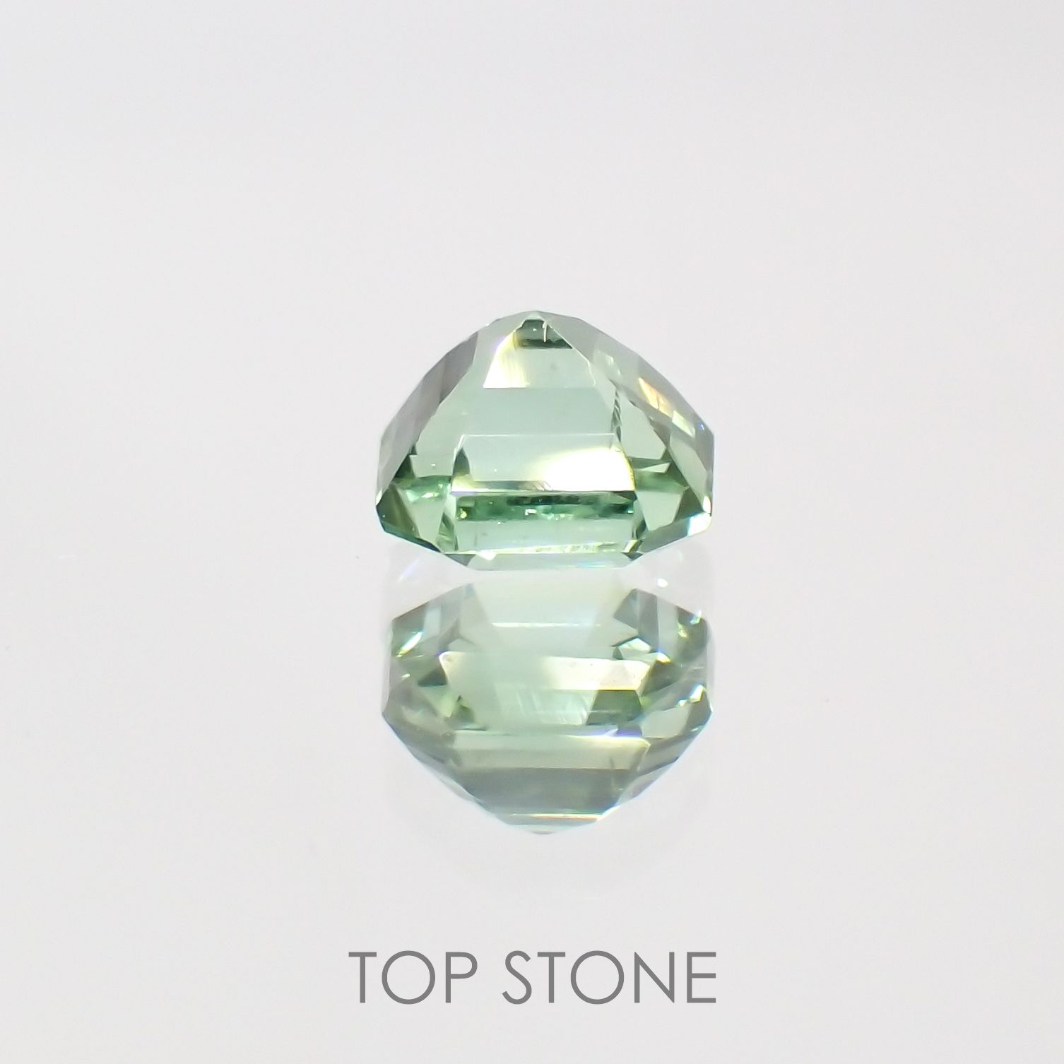 ミントトルマリン(宝石名グリーン・トルマリン) アフガニスタン産 0.53ct 識別済[211013619]4.8×4.6mm前後