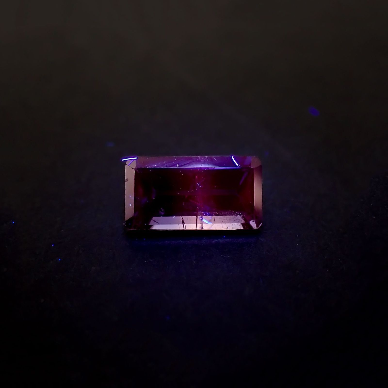 バイカラーサファイア(宝石名バイカラー・サファイア)マダガスカル産 識別済 1.41ct / 8.1x4.4mm前後 [220717079]
