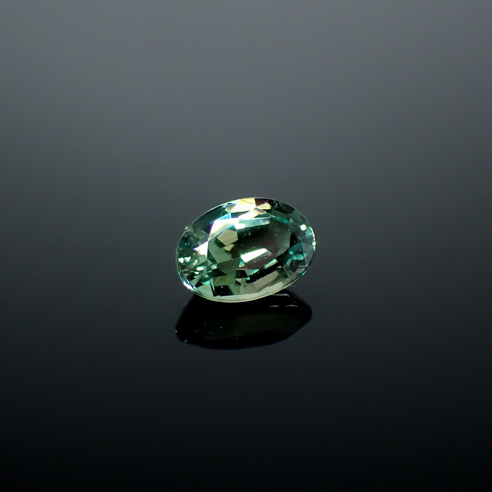 アレキサンドライト(宝石名アレキサンドライト)ブラジル産 GIA鑑付 0.63ct / 6.08x4.24mm前後 [251031288]