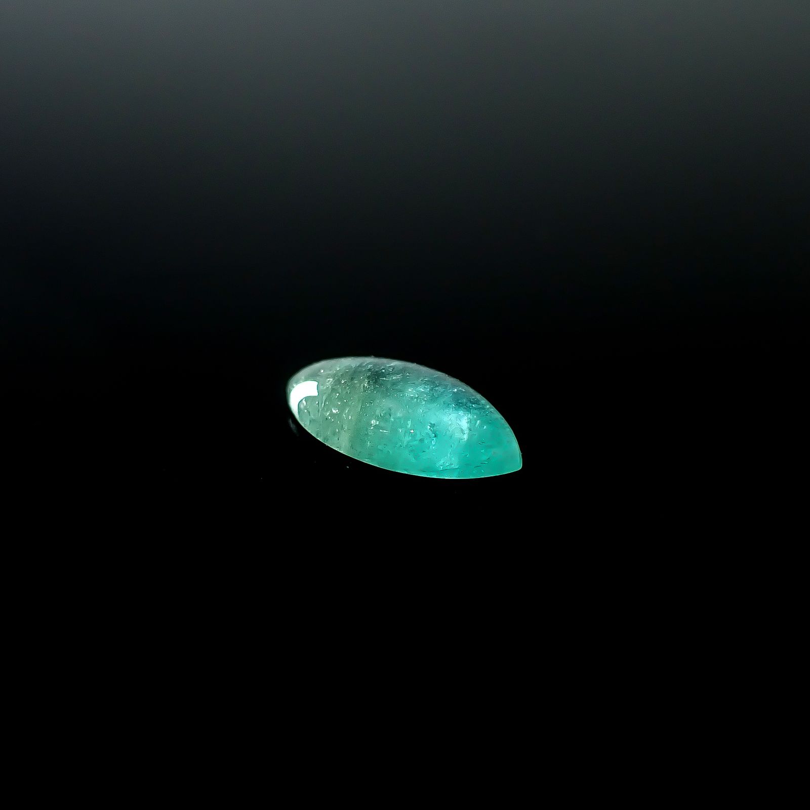 パライバトルマリン ブラジル・キントス鉱山産 0.79ct / 9.4x5.1mm前後 [251031351]