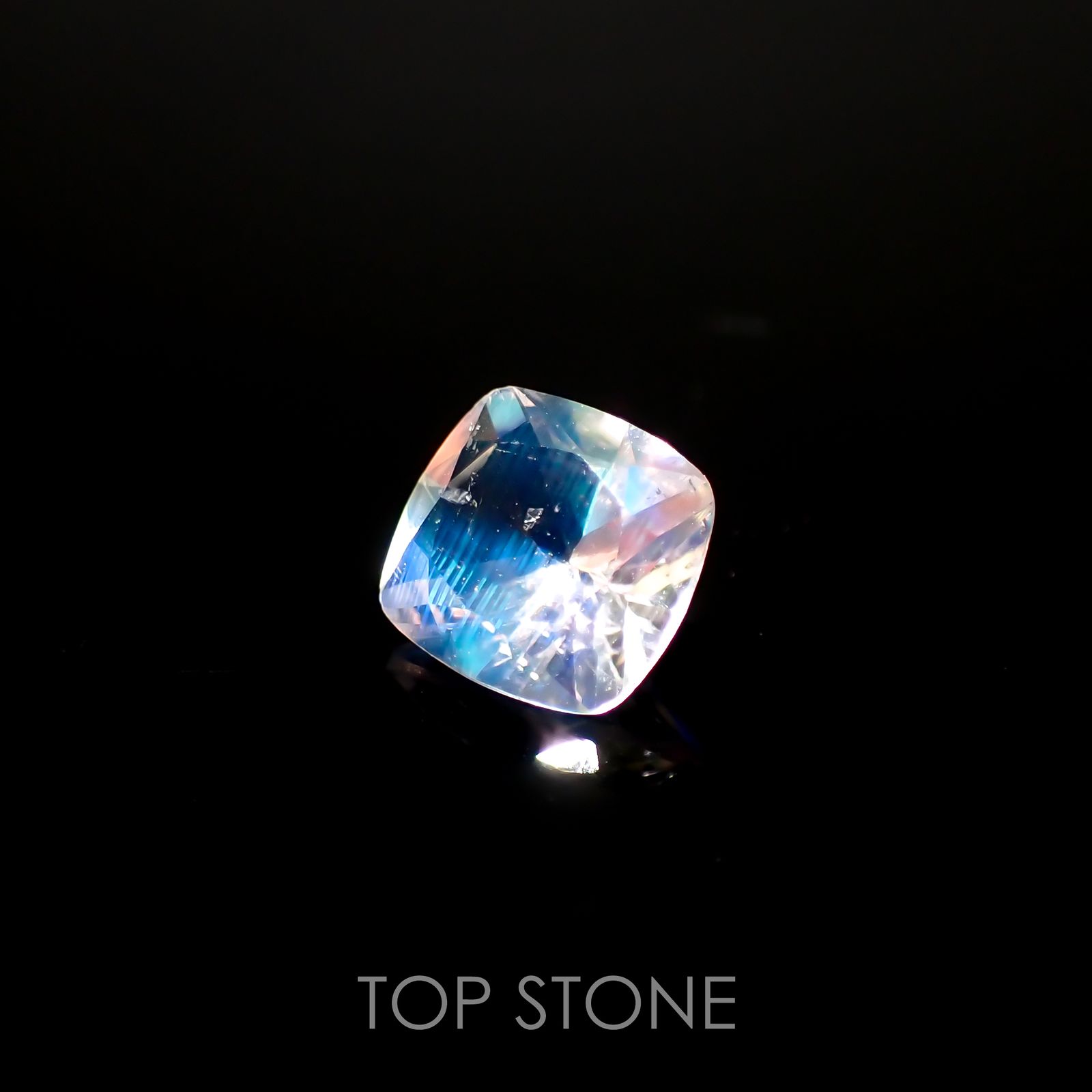 レインボームーンストーン(宝石名ラブラドライト)タンザニア産 0.93ct 識別済[220115458]6.6x6.1mm前後