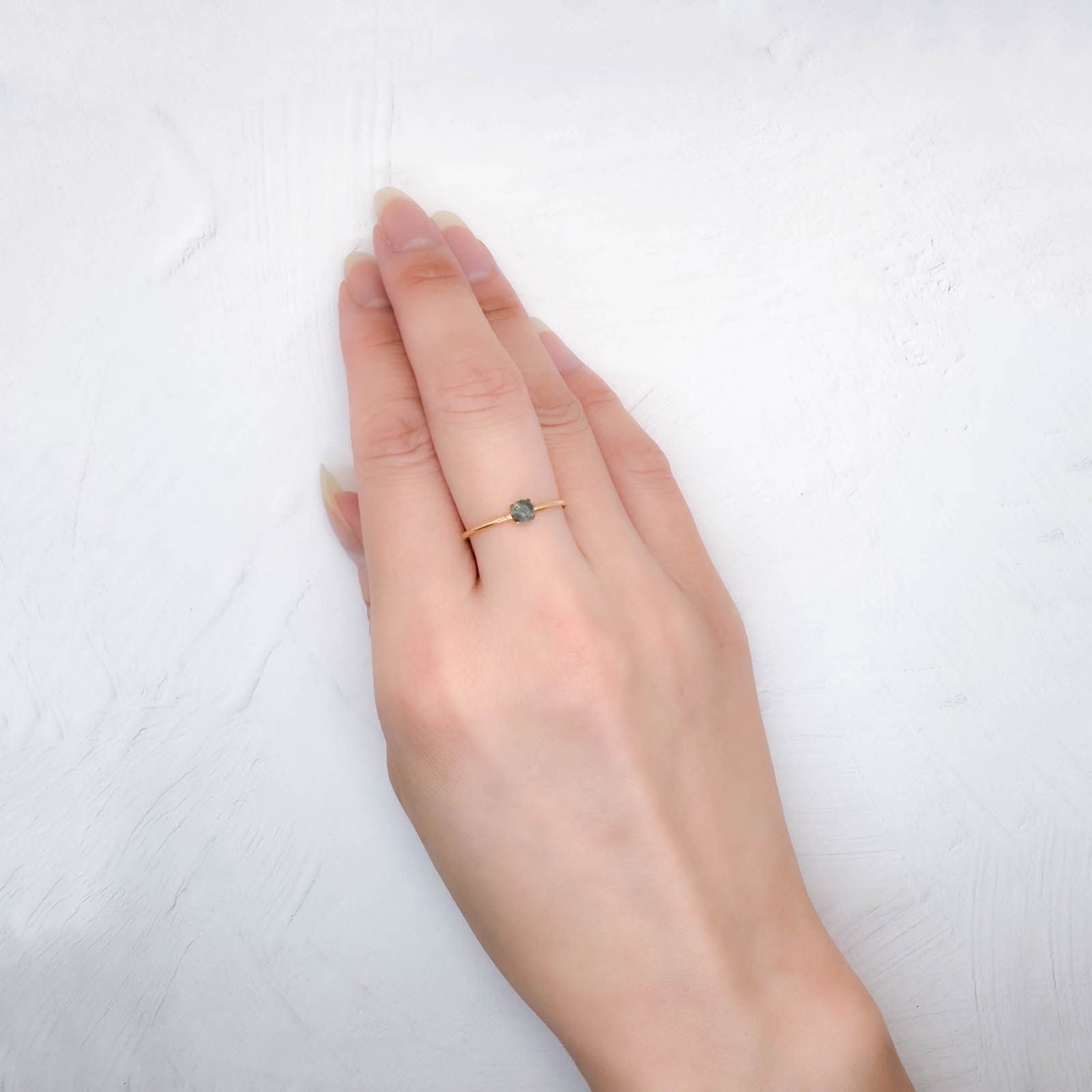 シルキーアレキサンドライト ブラジル・ミナスジェライス州ヘマチタ鉱山産 0.25ct / 3.6x3.6mm前後 [250931024]