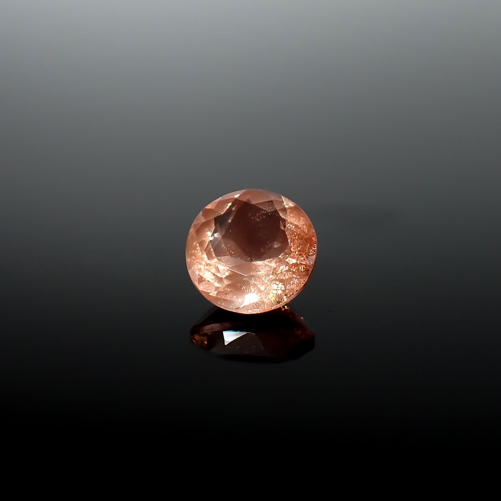 オレゴンサンストーン アメリカ・オレゴン州産 1.87ct / 8.1x8mm前後 [260732638]