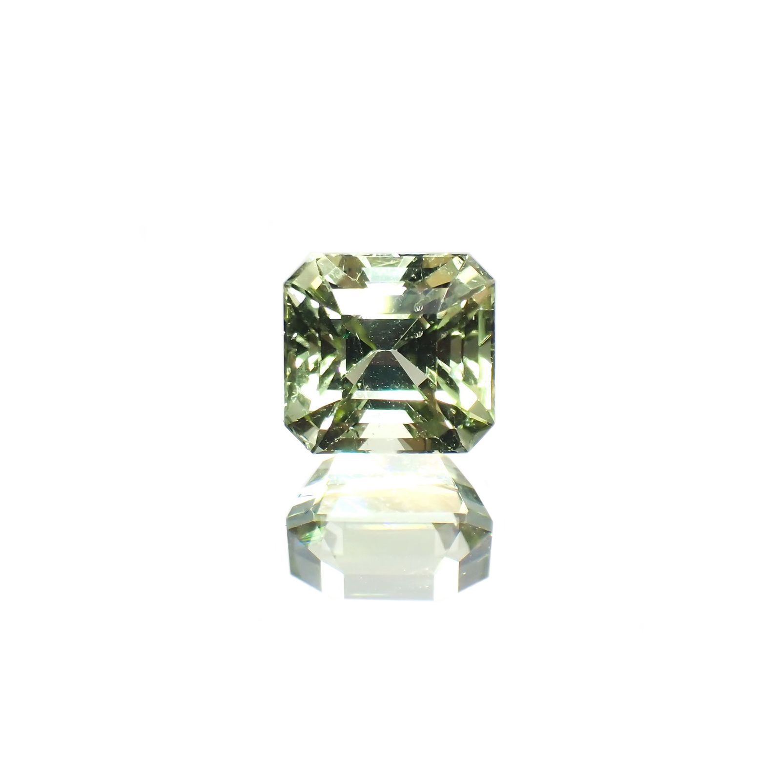 ミントトルマリン(宝石名グリーン・トルマリン) ルワンダ産 1.379ct ソ付(彩珠)[211013635]6.2×5.8mm前後