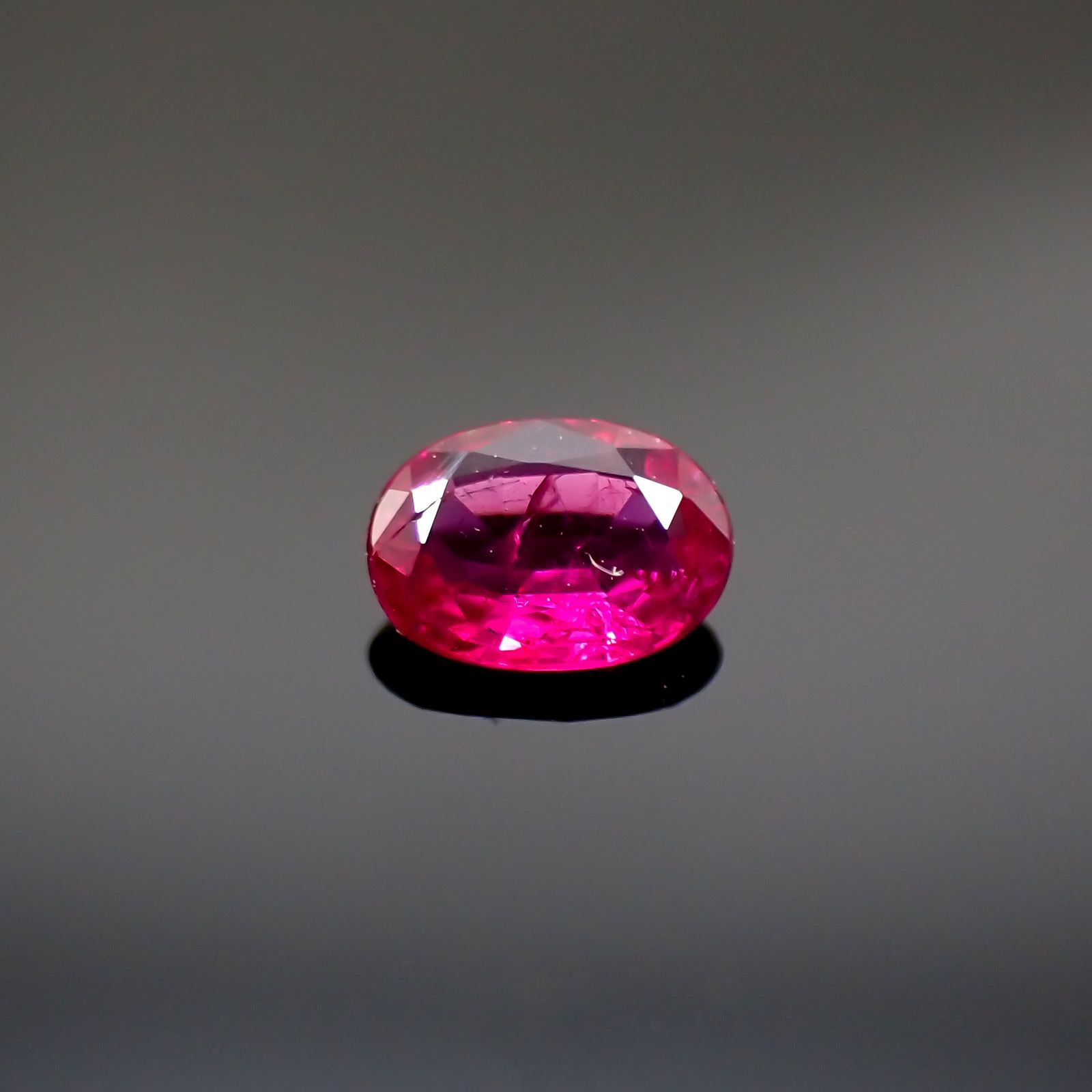ルビー(宝石名ルビー)モザンビーク産 0.26ct 識別済[220616139]4.8x3.4mm前後