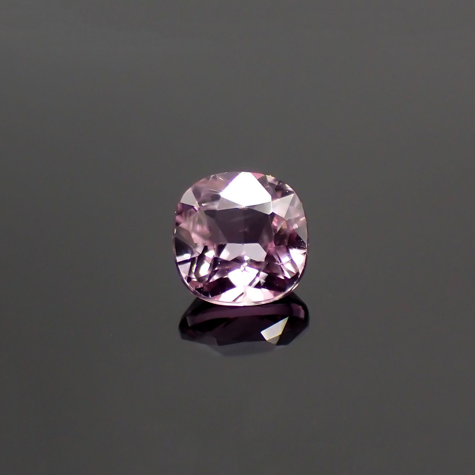 カラーシフト ピンクダイアスポア(宝石名ダイアスポア) アフガニスタン産 0.52ct 識別済[210912424]4.8×4.8mm前後