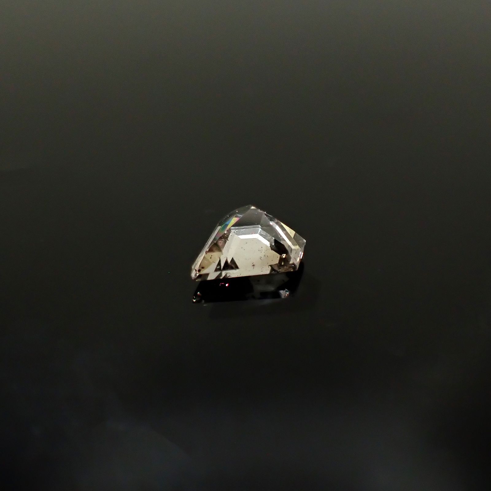 ◇カスタムカット◇ティンカーベルクォーツ ブラジル産 0.58ct / 6.8x6.3mm前後 [260131533]