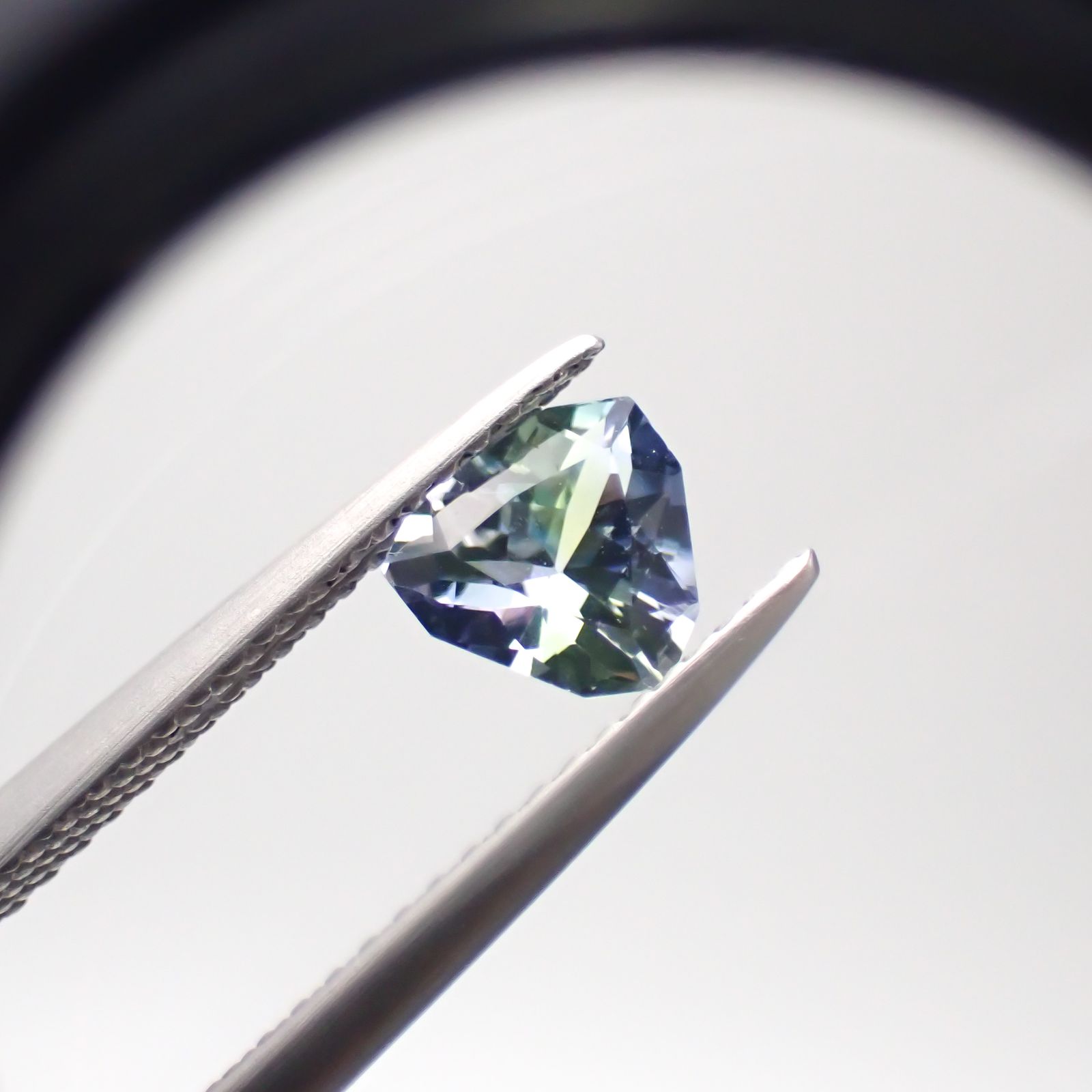 ◇カスタムカット◇バイカラータンザナイト 非加熱 タンザニア産 0.77ct [241029372]6x6mm前後