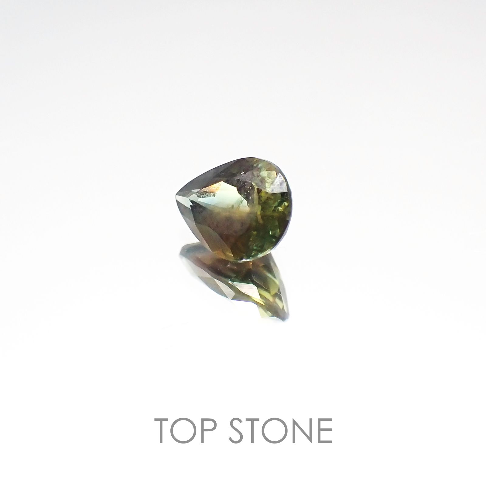 ゴールドシーンサファイア 非加熱(宝石名シーン・サファイア) ケニア産 0.652ct ソ付(彩珠)[20107118]6.2×4.7mm前後