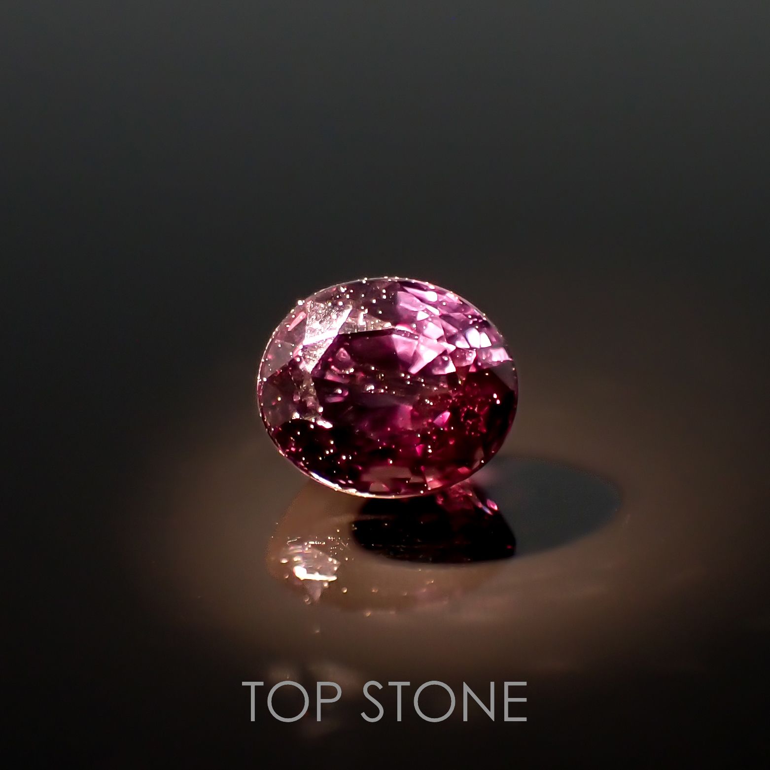 カラーチェンジサファイア非加熱(宝石名サファイア)タンザニア産 0.69ct 識別済[230320840]5.1x4.3mm前後