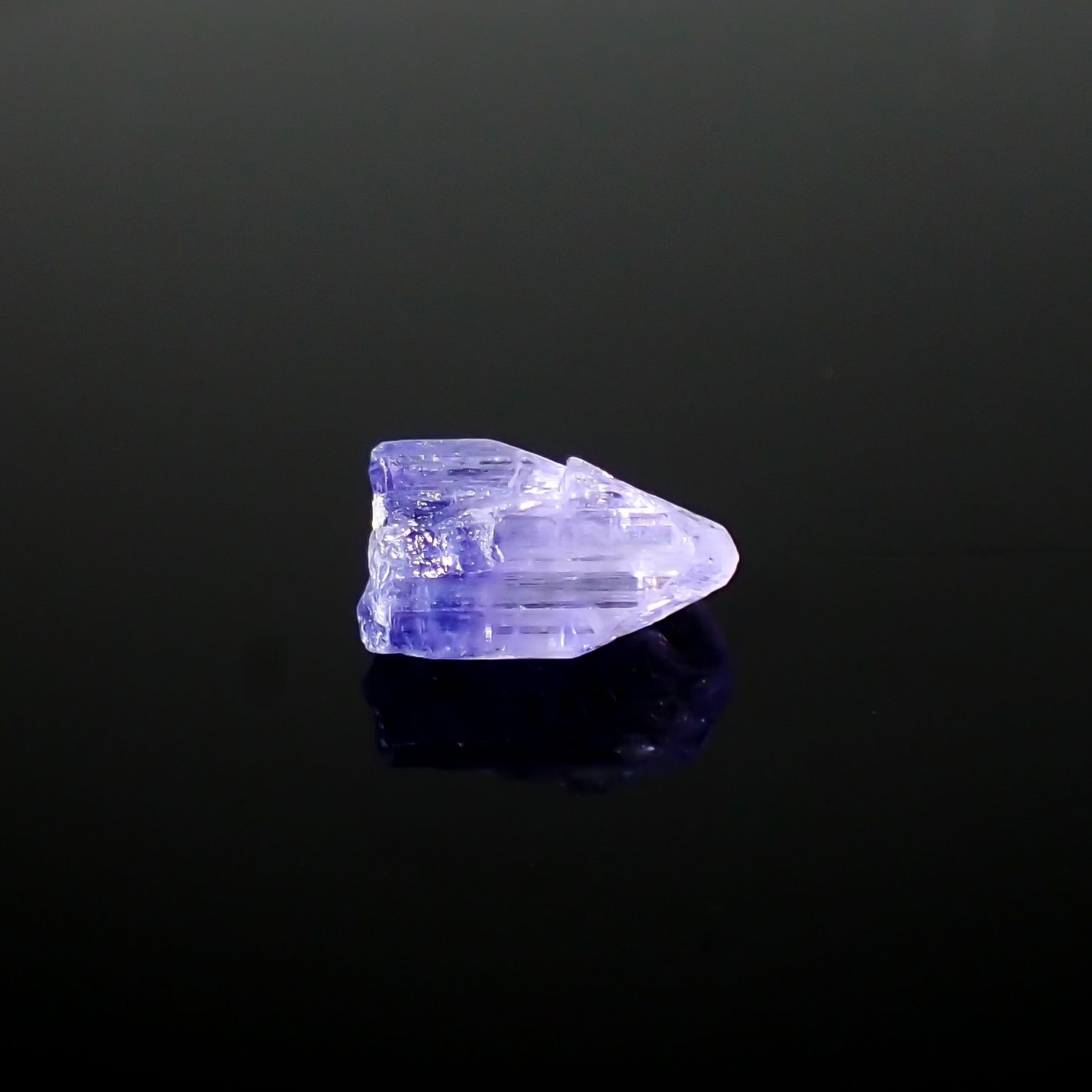 バイカラータンザナイト 原石 タンザニア産 1.94ct[231224979]8.7x6.4mm前後