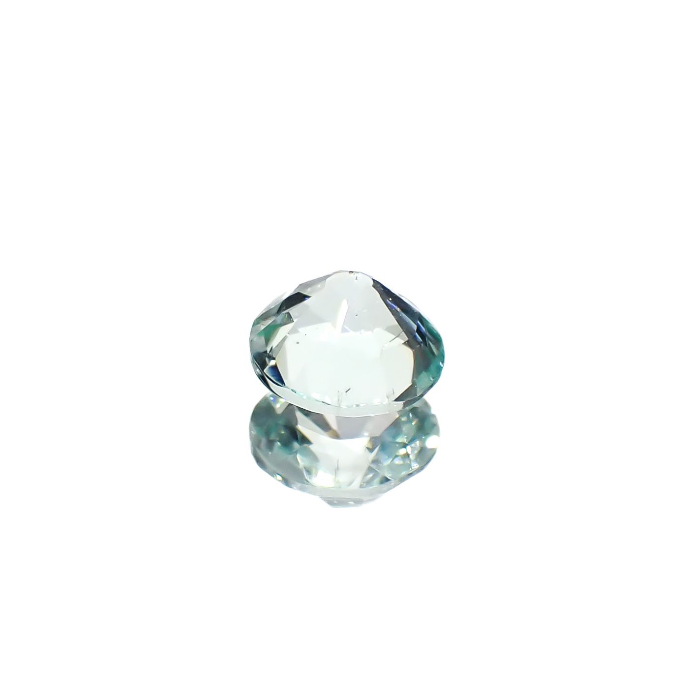 ミントベリル(宝石名グリーン・ベリル)ブラジル産 0.42ct 識別済[240728591]4.9x4.9mm前後