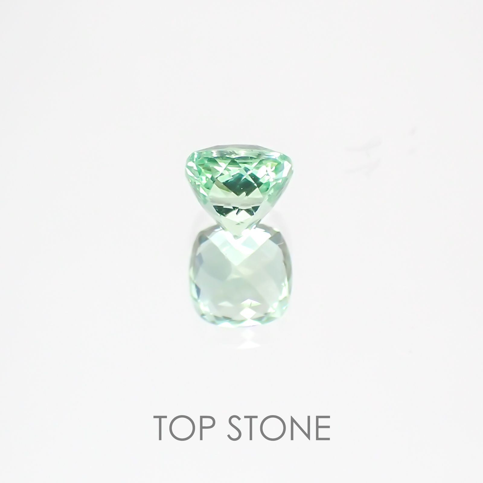 ミントガーネット タンザニア産 ルース 0.48ct[20127913]4.1×4mm前後