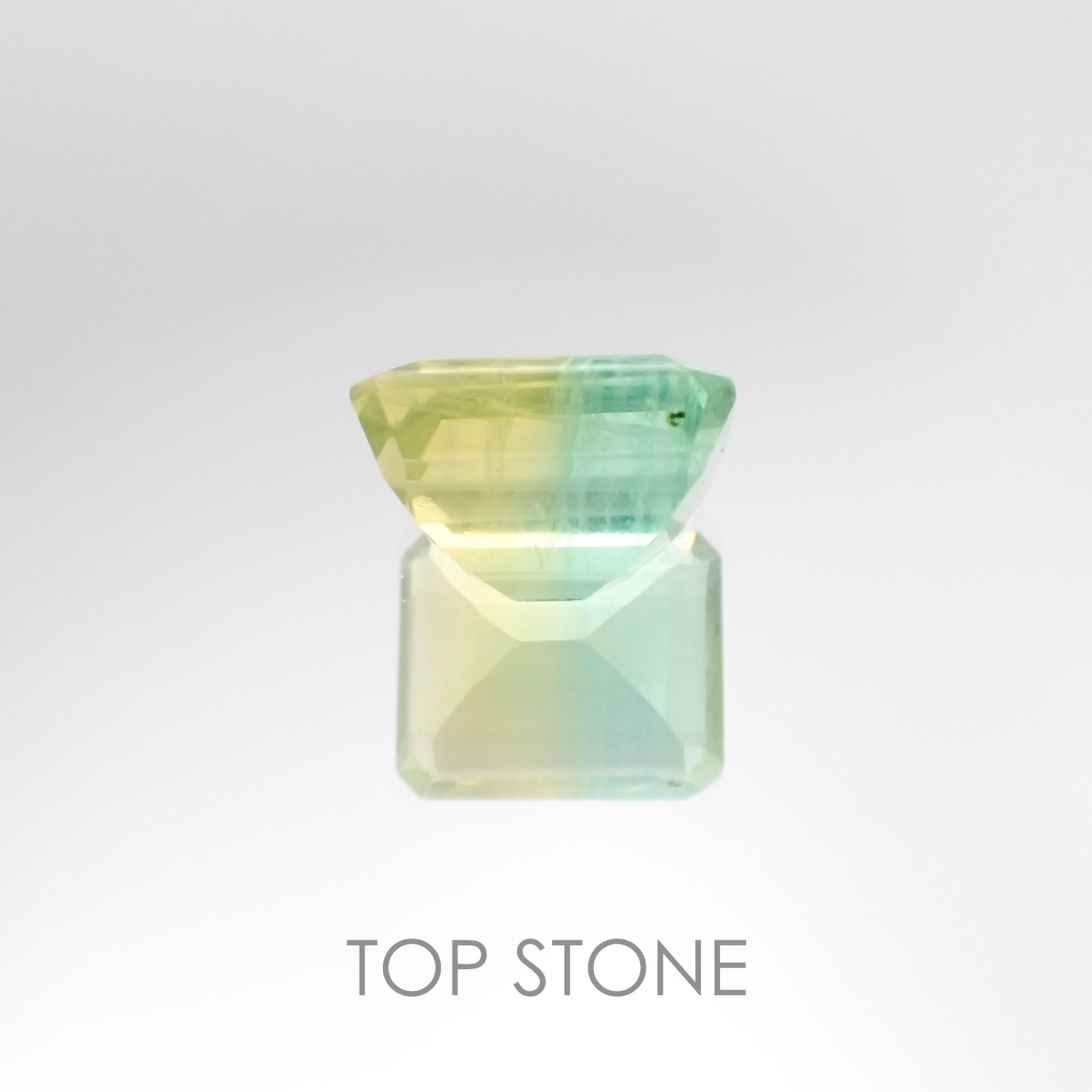 バイカラーフローライト ブラジル産 ルース 7.84ct[20106387]11.9×9.9mm前後