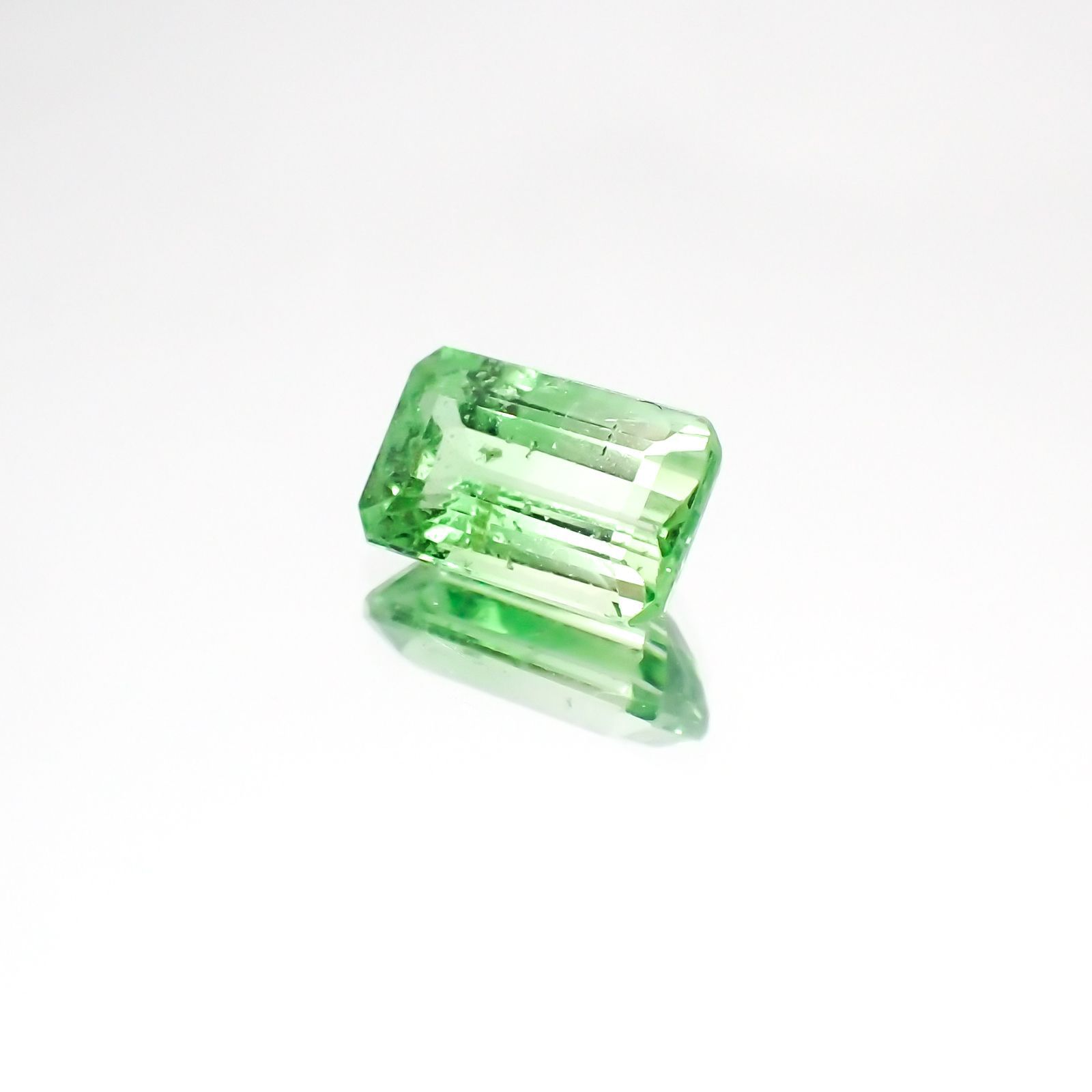 バイカラーツァボライト(宝石名グリーン グロッシュラー・ガーネット)タンザニア産 1.27ct 識別済[231124264]7.6x4.8mm前後
