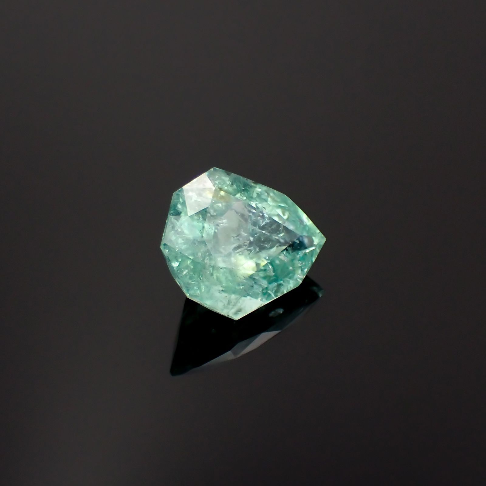 ◇カスタムカット◇パライバトルマリン モザンビーク産 6.53ct / 14.2x12.1mm前後 [230622509]