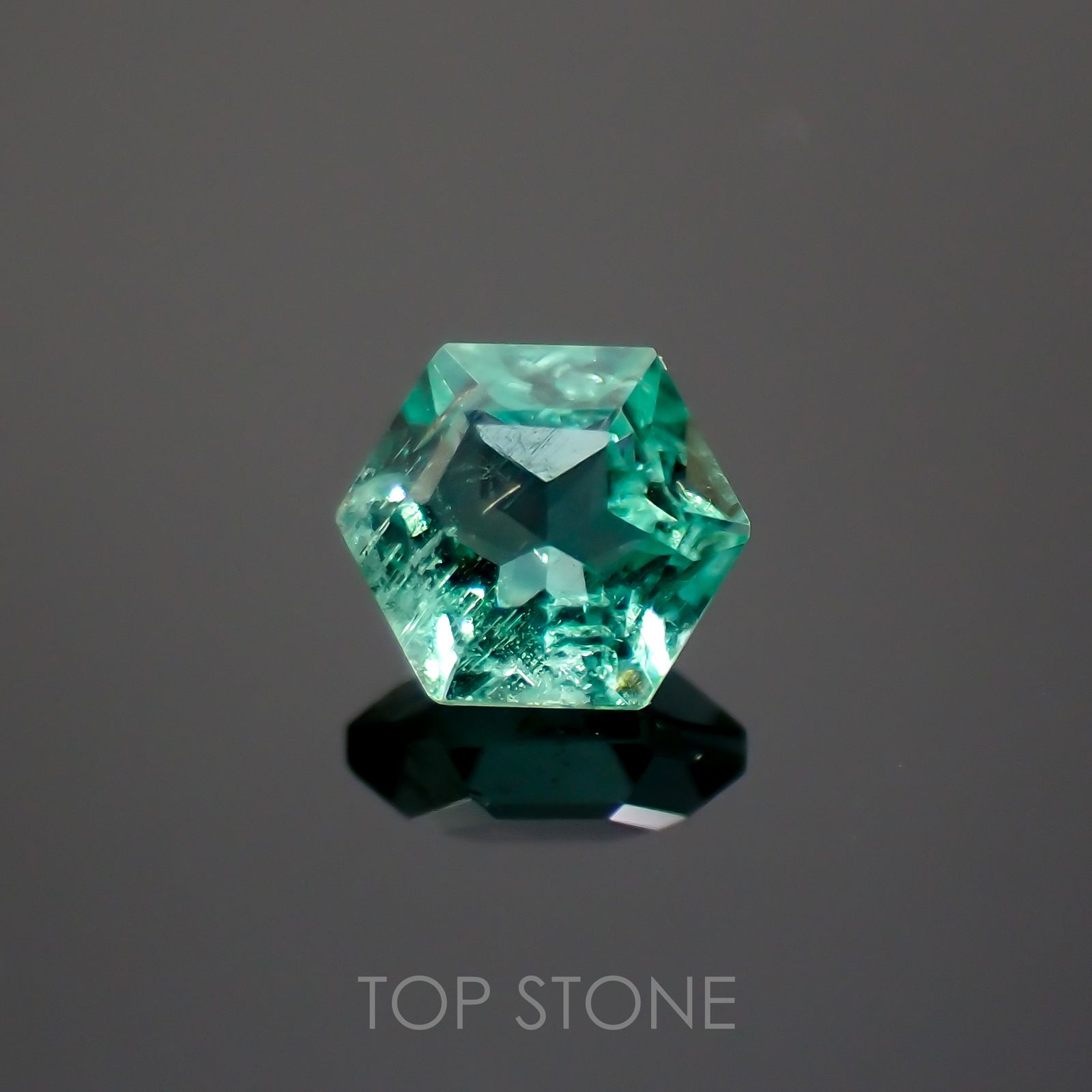 ◇ヘキサゴンカット◇エメラルド(宝石名エメラルド) ザンビア産 0.11ct 識別済[210611008]3×3mm前後