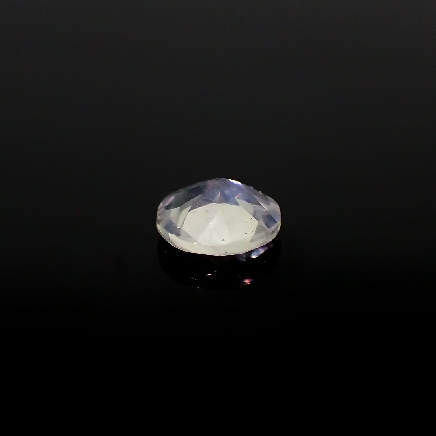リューサイト 遊色効果あり(宝石名リューサイト)イタリア産 0.42ct 識別済[240527516]5.5x5.5mm前後