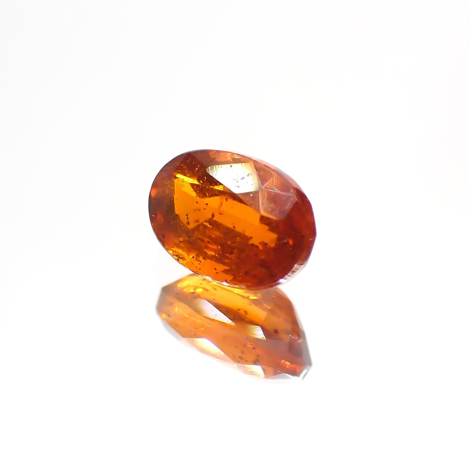 オレンジカイヤナイト(宝石名カイヤナイト) ネパール産 0.74ct 識別済[210310582]6.1×4mm前後
