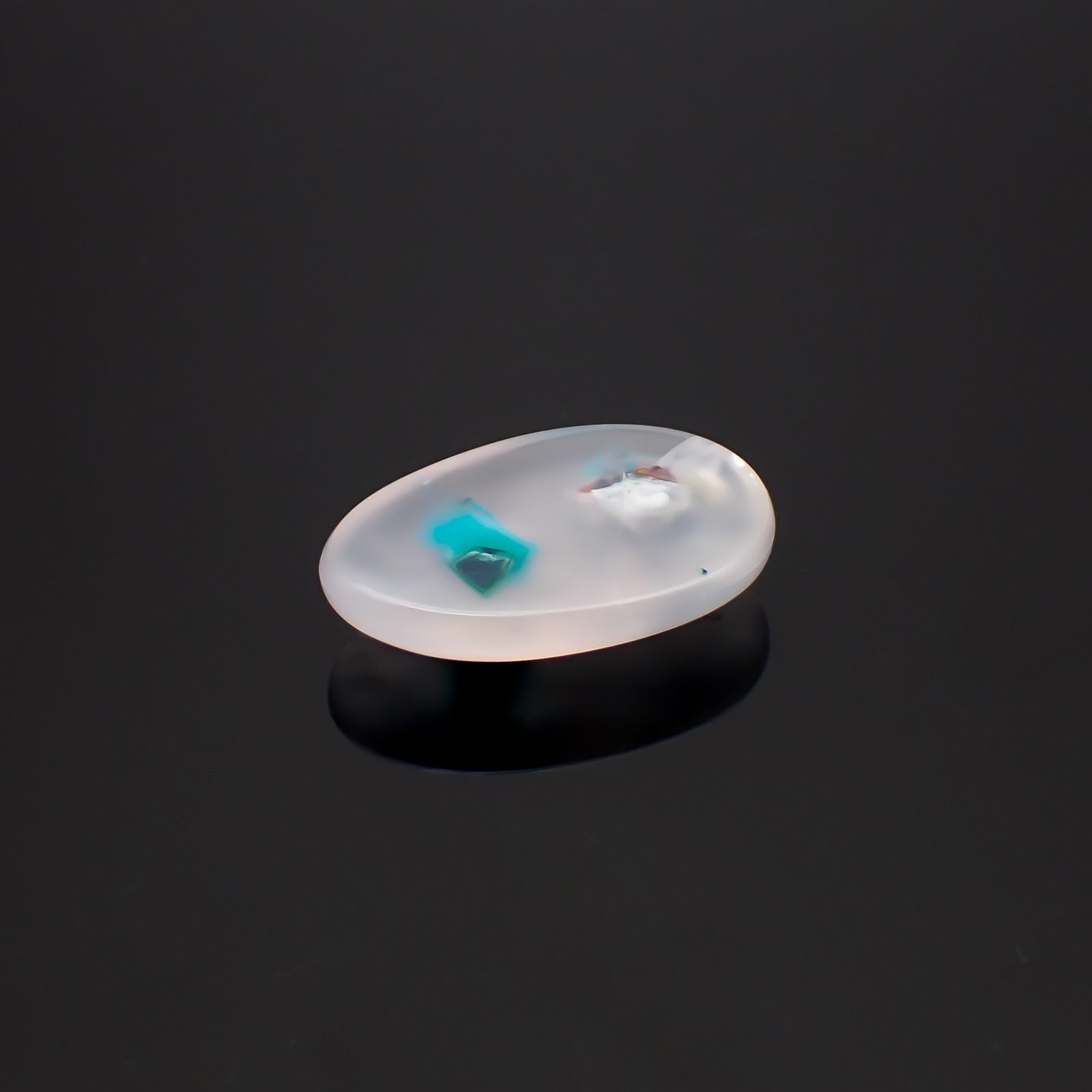コッパークリソコラインカルセドニー インドネシア産 16.09ct / 23.6x15.9mm前後 [260932802]