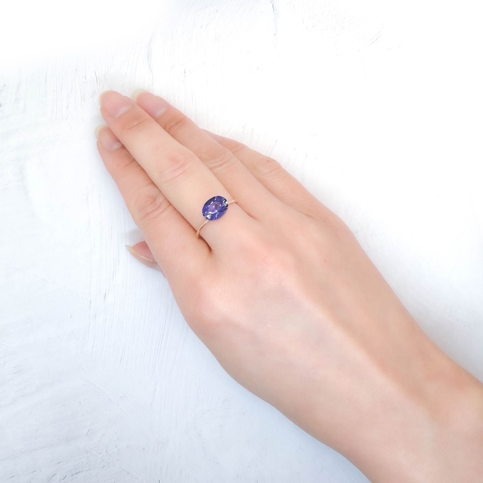 アイオライト タンザニア産 1.61ct / 9.1x7.1mm前後 [260231743]