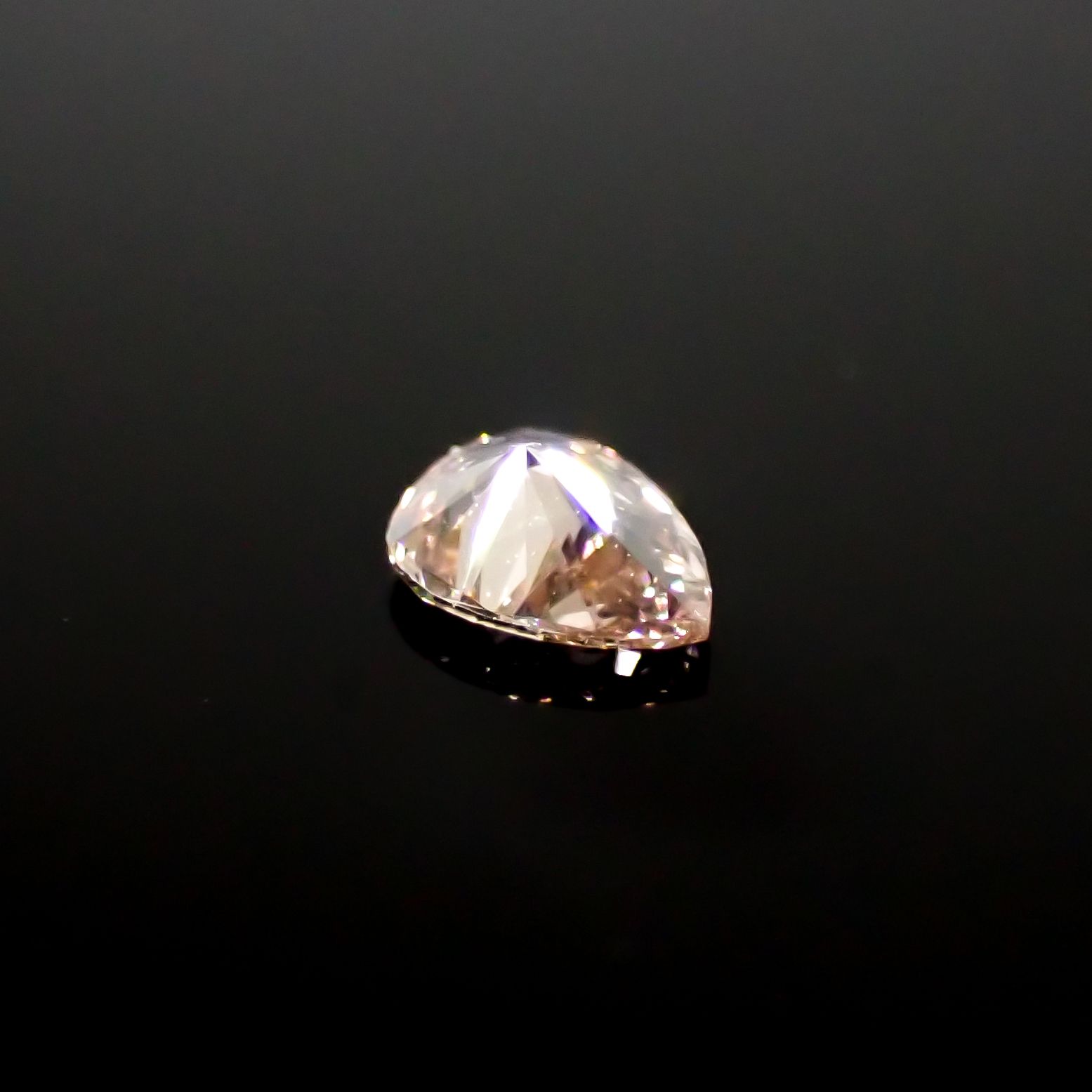ピンクダイヤモンド(宝石名ダイアモンド SI-1/FANCY BROWNISH ORANGY PINK) 0.097ct ソ付(CGL)[240928974]3.6x2.81mm前後