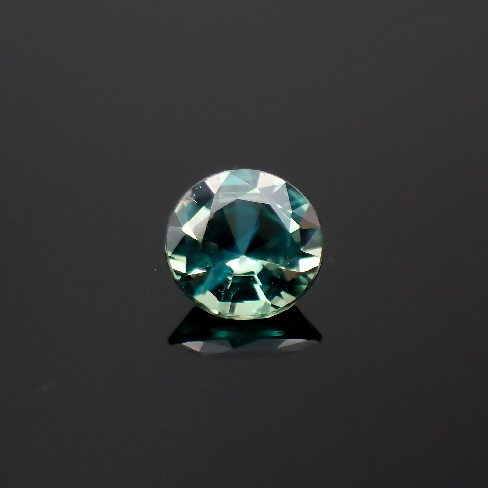 アレキサンドライト(宝石名アレキサンドライト)ブラジル産/EmeraldMains社製 0.121ct ソ付(彩珠)[230522065]3.1x3mm前後