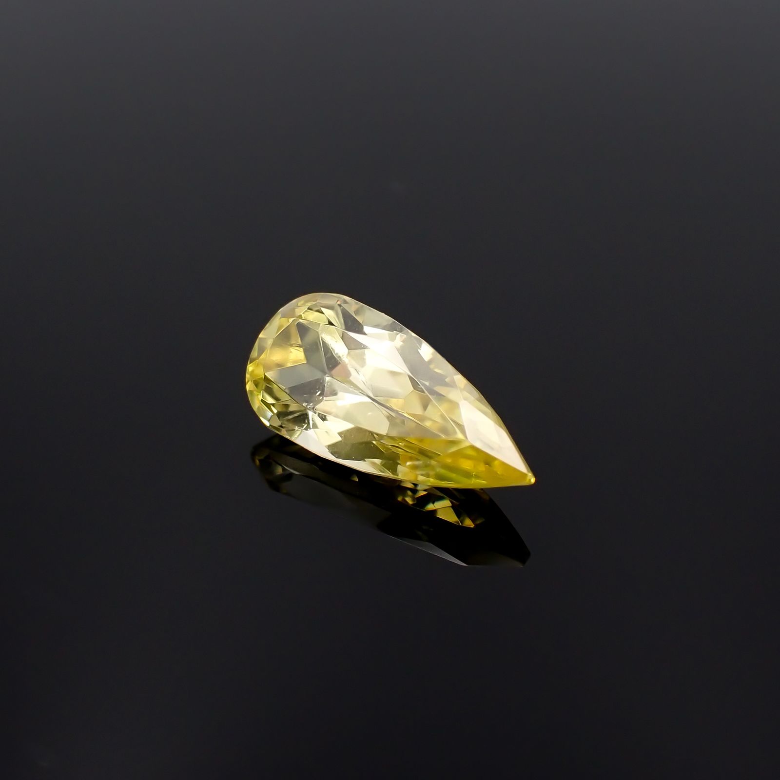 アングレサイト(宝石名アングレサイト)モロッコ産 4.969ct ソ付(日独)[230421876]13.62x6.18mm前後