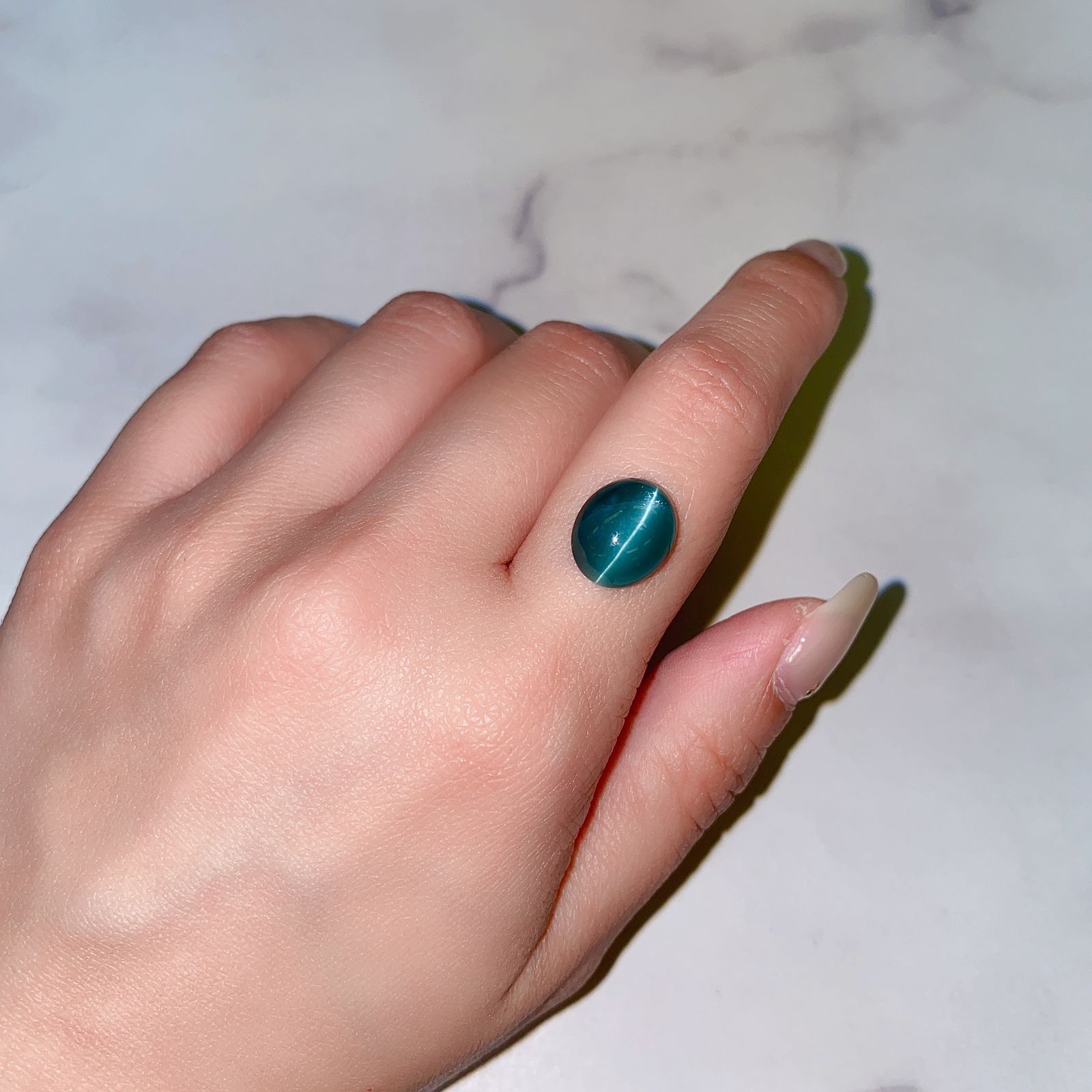 アパタイトキャッツアイ(宝石名アパタイト)マダガスカル産 5.96ct 識別済[220717091]12.2x10mm前後