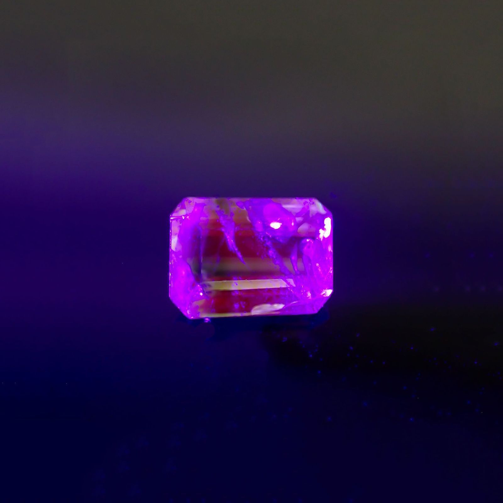 バイカラーツァボライト(宝石名グリーン グロッシュラー・ガーネット)タンザニア産 識別済 1.14ct / 6.9x5.1mm前後 [231124268]