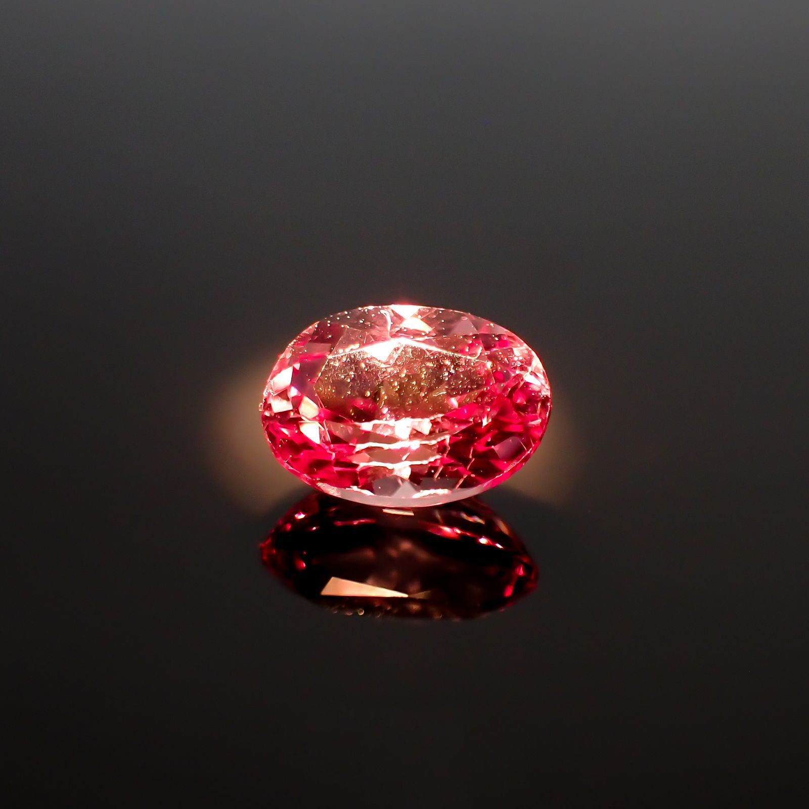 カラーシフトマラヤガーネット(宝石名ガーネット)タンザニア産 0.54ct 