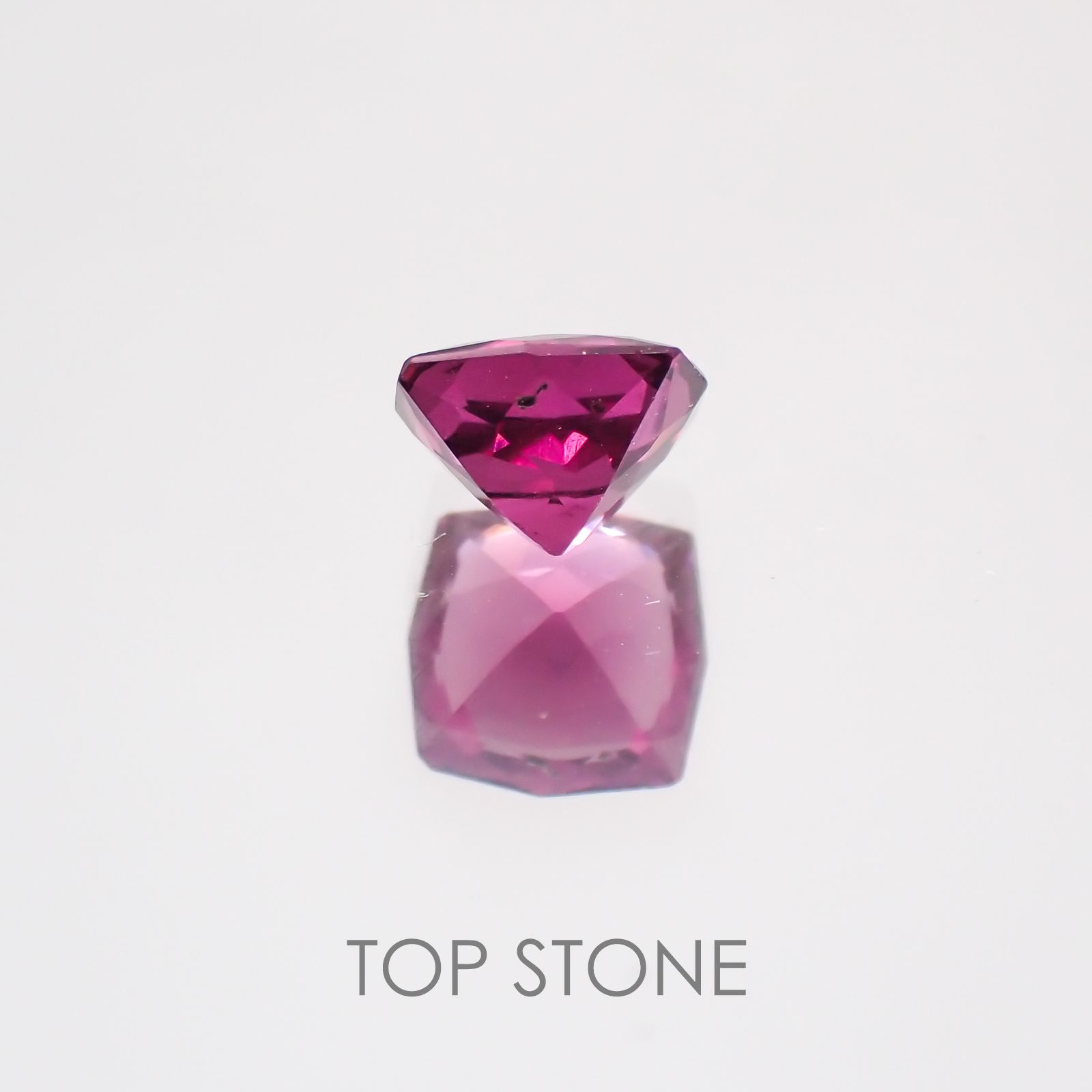 ◇カスタムカット◇グレープガーネット(宝石名ガーネット) ブラジル産 0.71ct 識別済[21019682]5.1×5.1mm前後